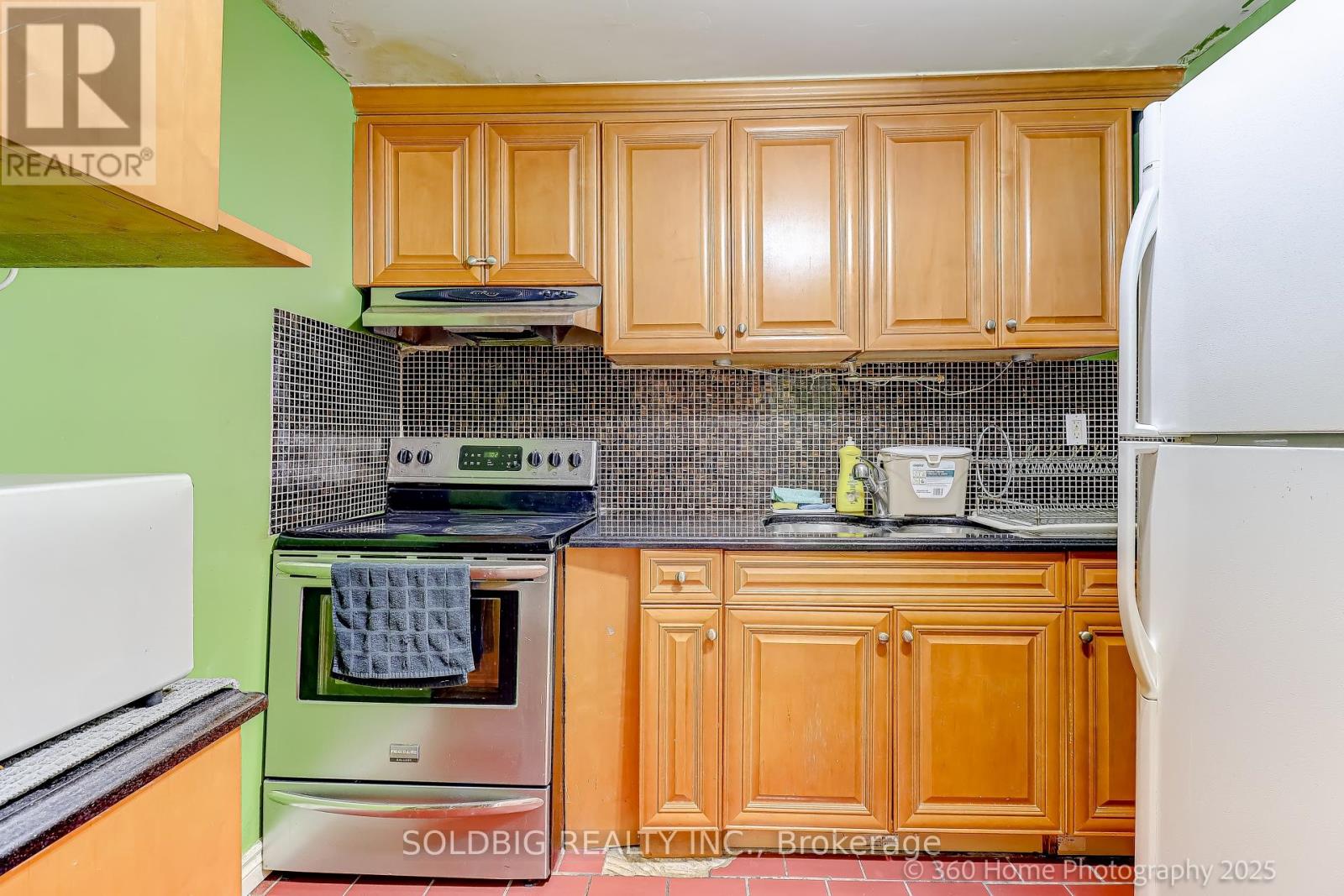 610 Vaughan Road, Toronto, Ontario  M6C 2R5 - Photo 2 - C12428416