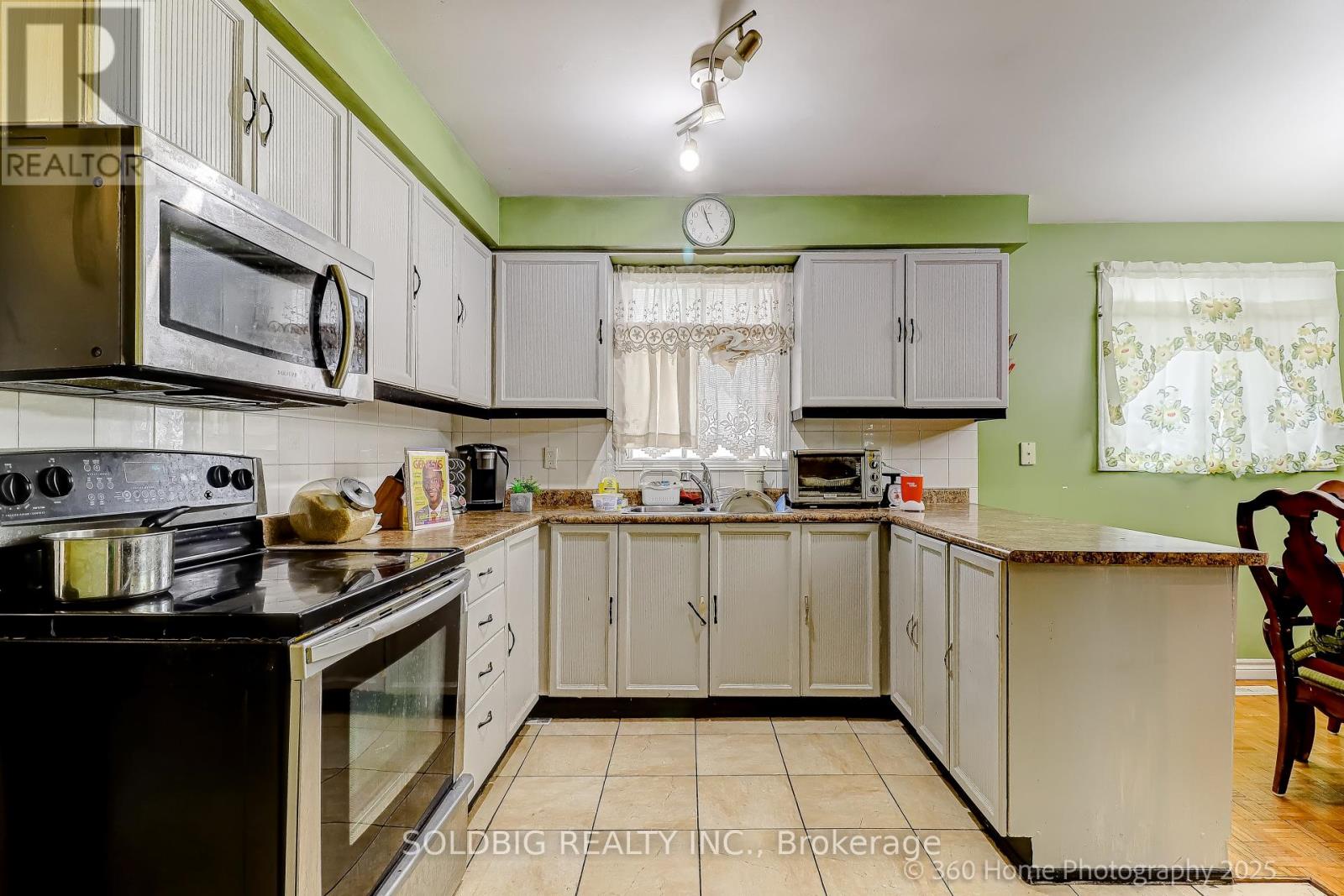 610 Vaughan Road, Toronto, Ontario  M6C 2R5 - Photo 20 - C12428416