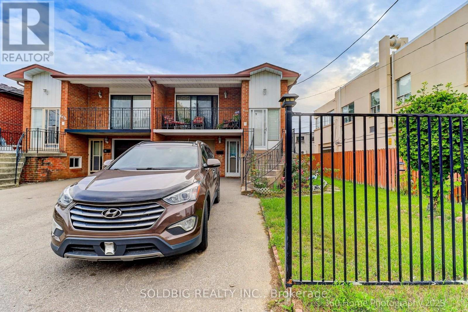 610 Vaughan Road, Toronto, Ontario  M6C 2R5 - Photo 9 - C12428416