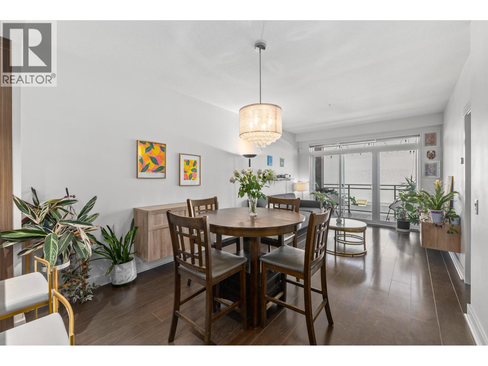 305 733 W 14th Street, North Vancouver, British Columbia  V7M 0C6 - Photo 2 - R3052427