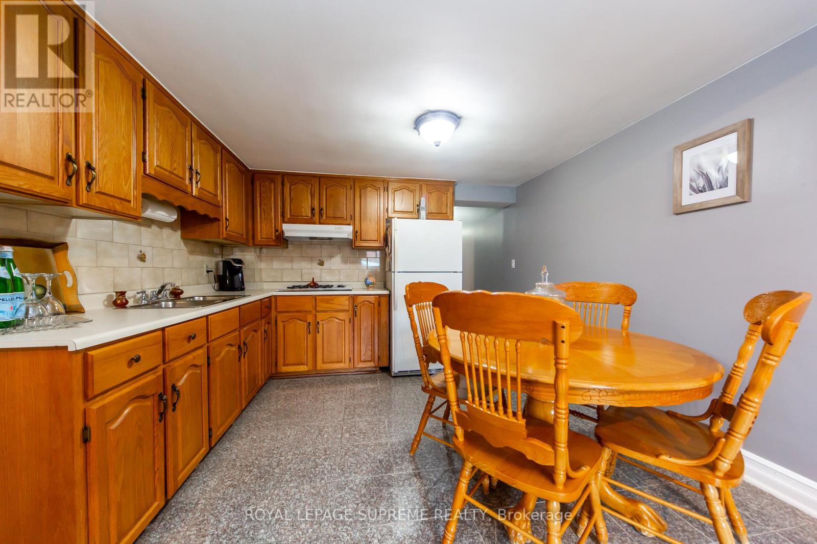 405 Gilbert Avenue, Toronto (Caledonia-Fairbank), Ontario  M6E 4X2 - Photo 12 - W12428895