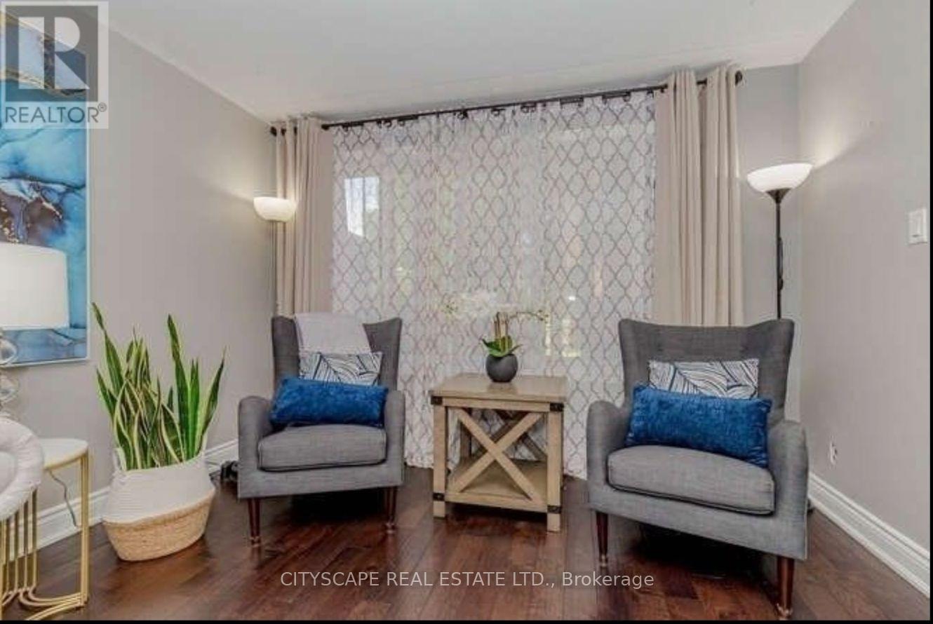 152 Kenwood Avenue, Burlington, Ontario  L7L 4L7 - Photo 11 - W12428899