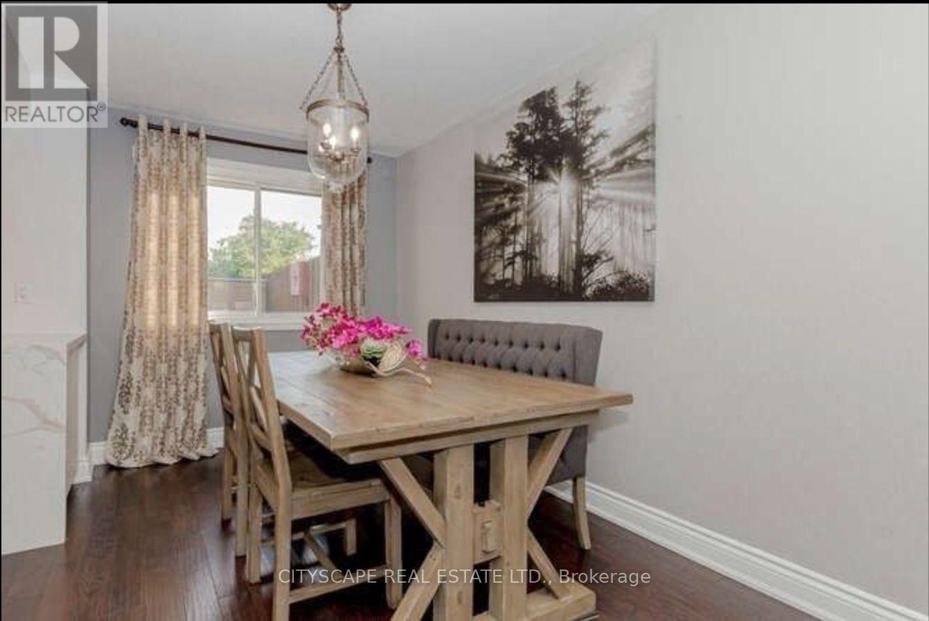 152 Kenwood Avenue, Burlington, Ontario  L7L 4L7 - Photo 12 - W12428899