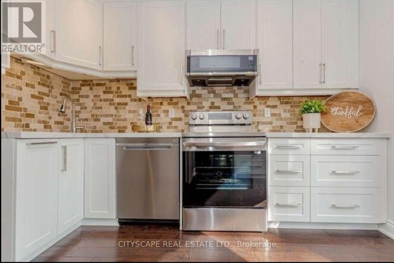 152 Kenwood Avenue, Burlington, Ontario  L7L 4L7 - Photo 14 - W12428899