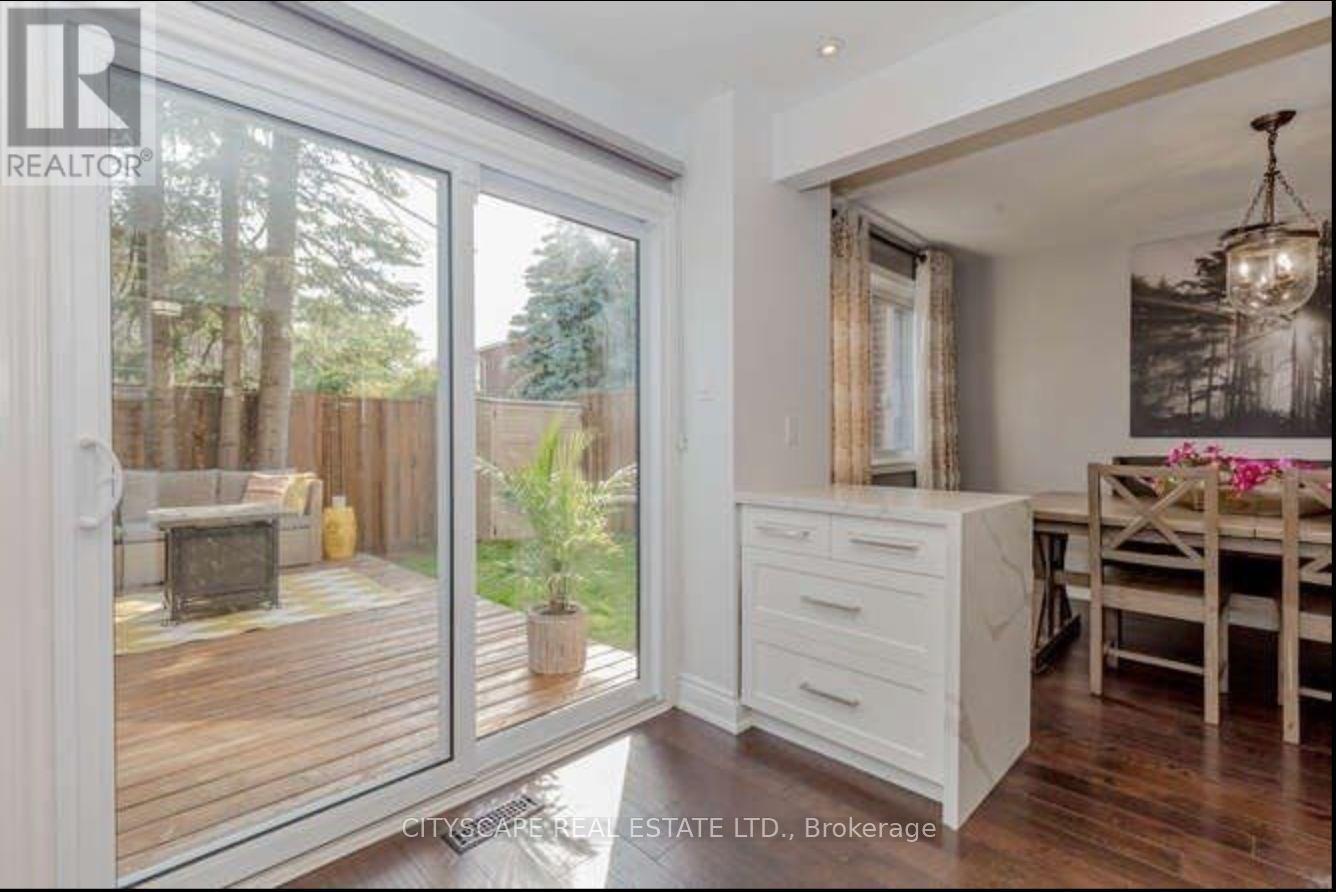152 Kenwood Avenue, Burlington, Ontario  L7L 4L7 - Photo 17 - W12428899