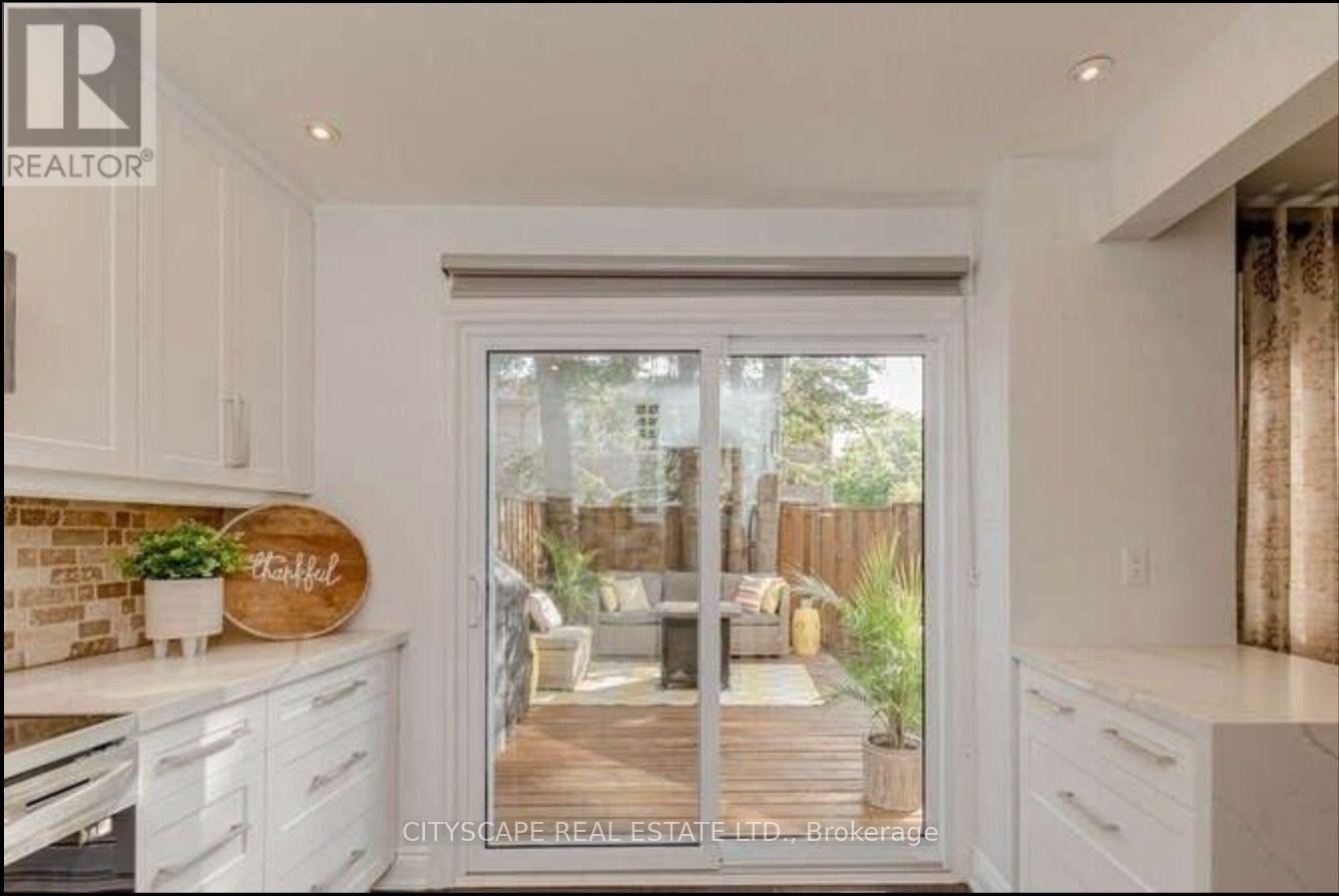 152 Kenwood Avenue, Burlington, Ontario  L7L 4L7 - Photo 18 - W12428899