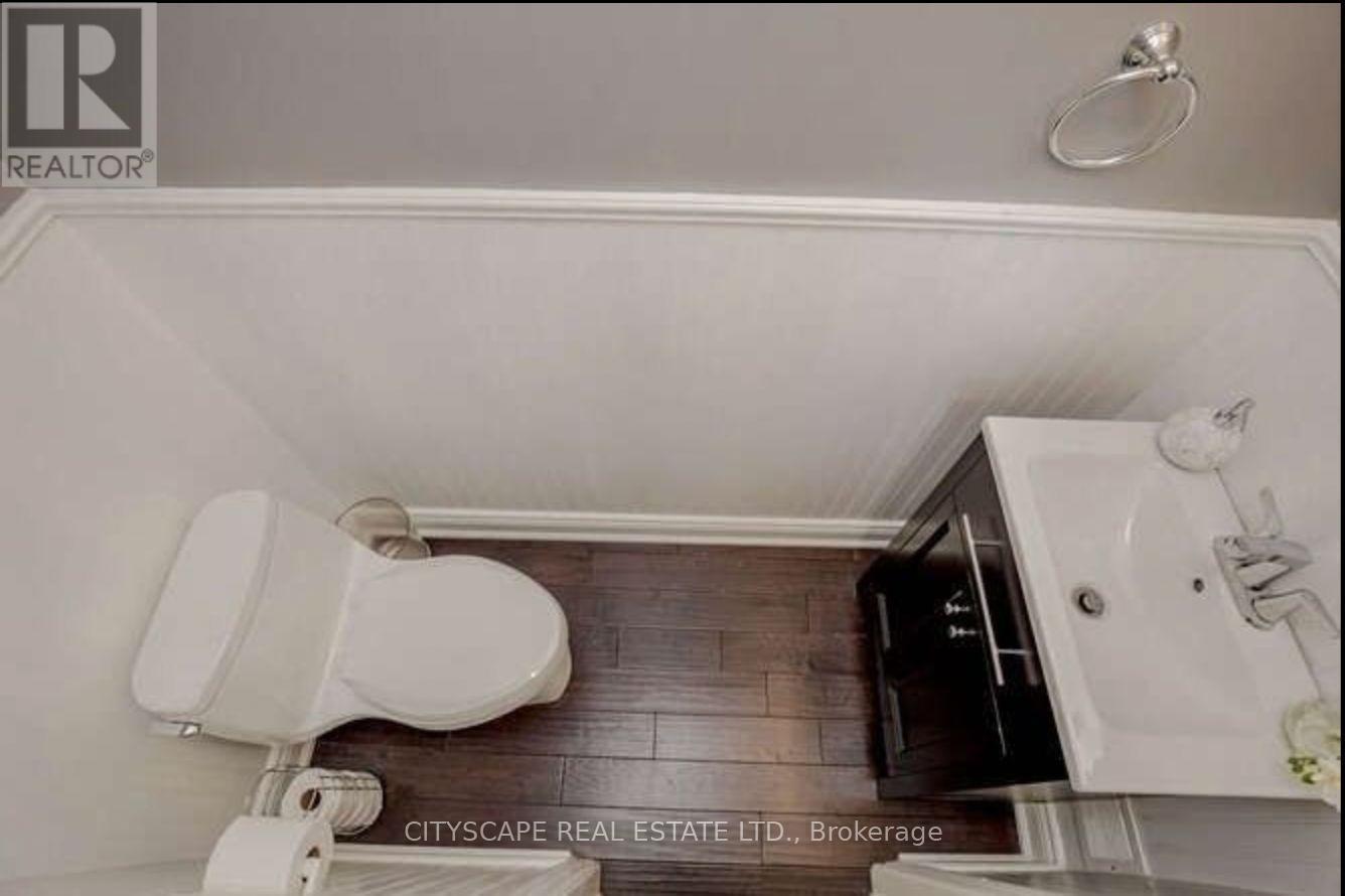 152 Kenwood Avenue, Burlington, Ontario  L7L 4L7 - Photo 19 - W12428899