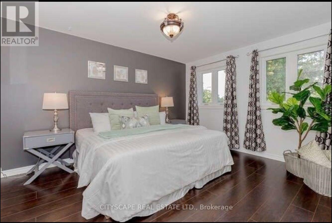 152 Kenwood Avenue, Burlington, Ontario  L7L 4L7 - Photo 22 - W12428899