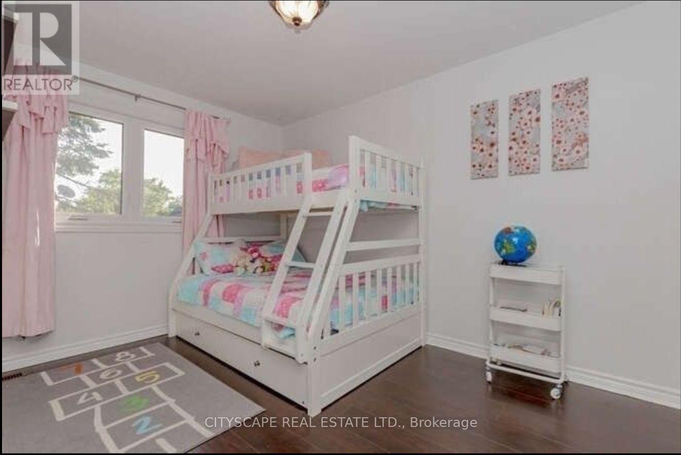 152 Kenwood Avenue, Burlington, Ontario  L7L 4L7 - Photo 24 - W12428899