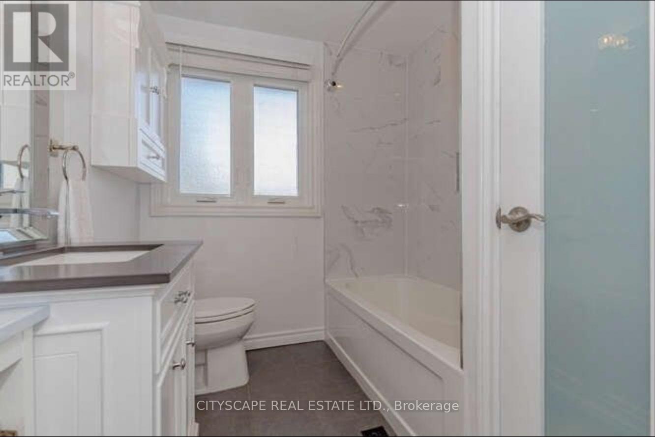 152 Kenwood Avenue, Burlington, Ontario  L7L 4L7 - Photo 25 - W12428899