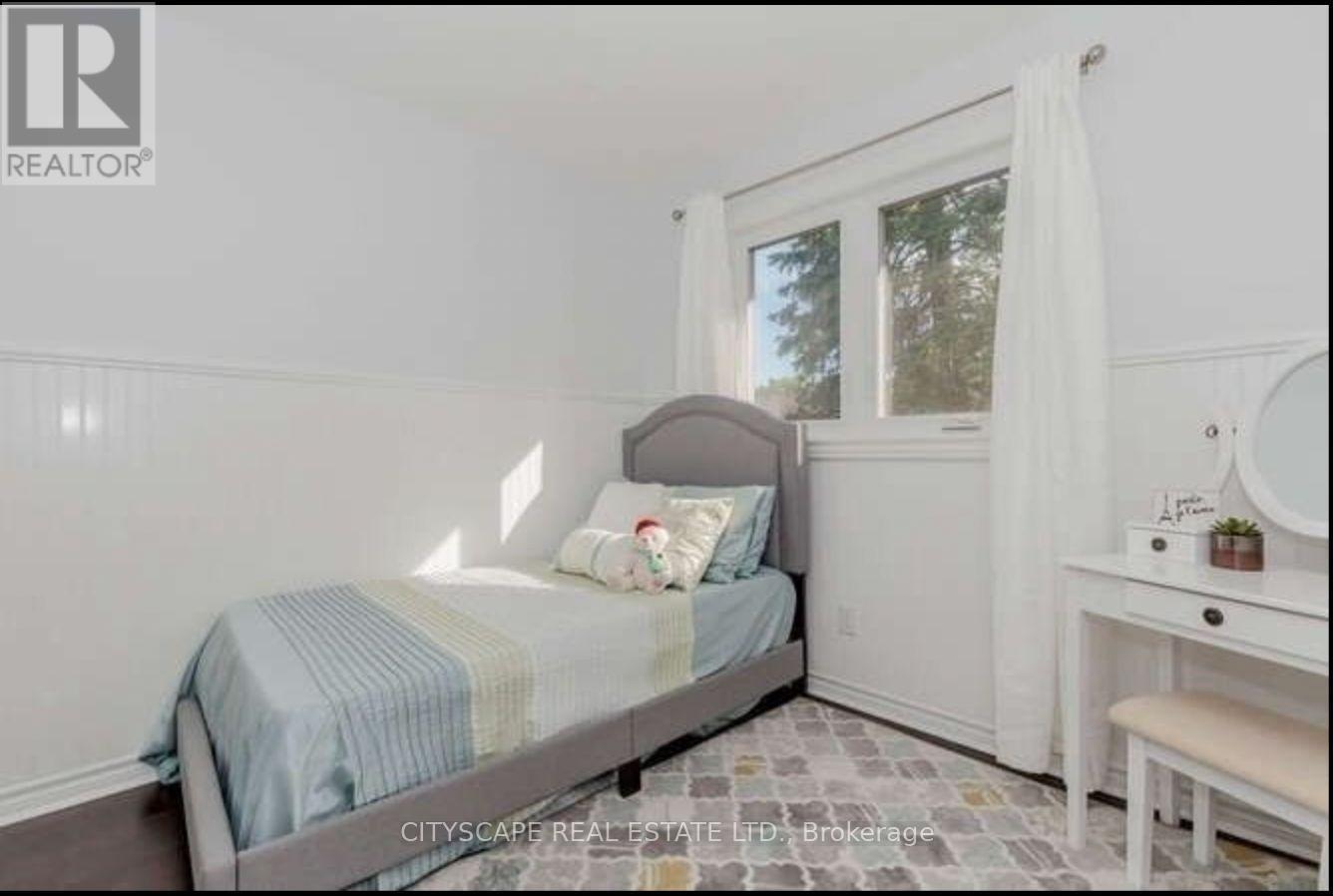 152 Kenwood Avenue, Burlington, Ontario  L7L 4L7 - Photo 26 - W12428899