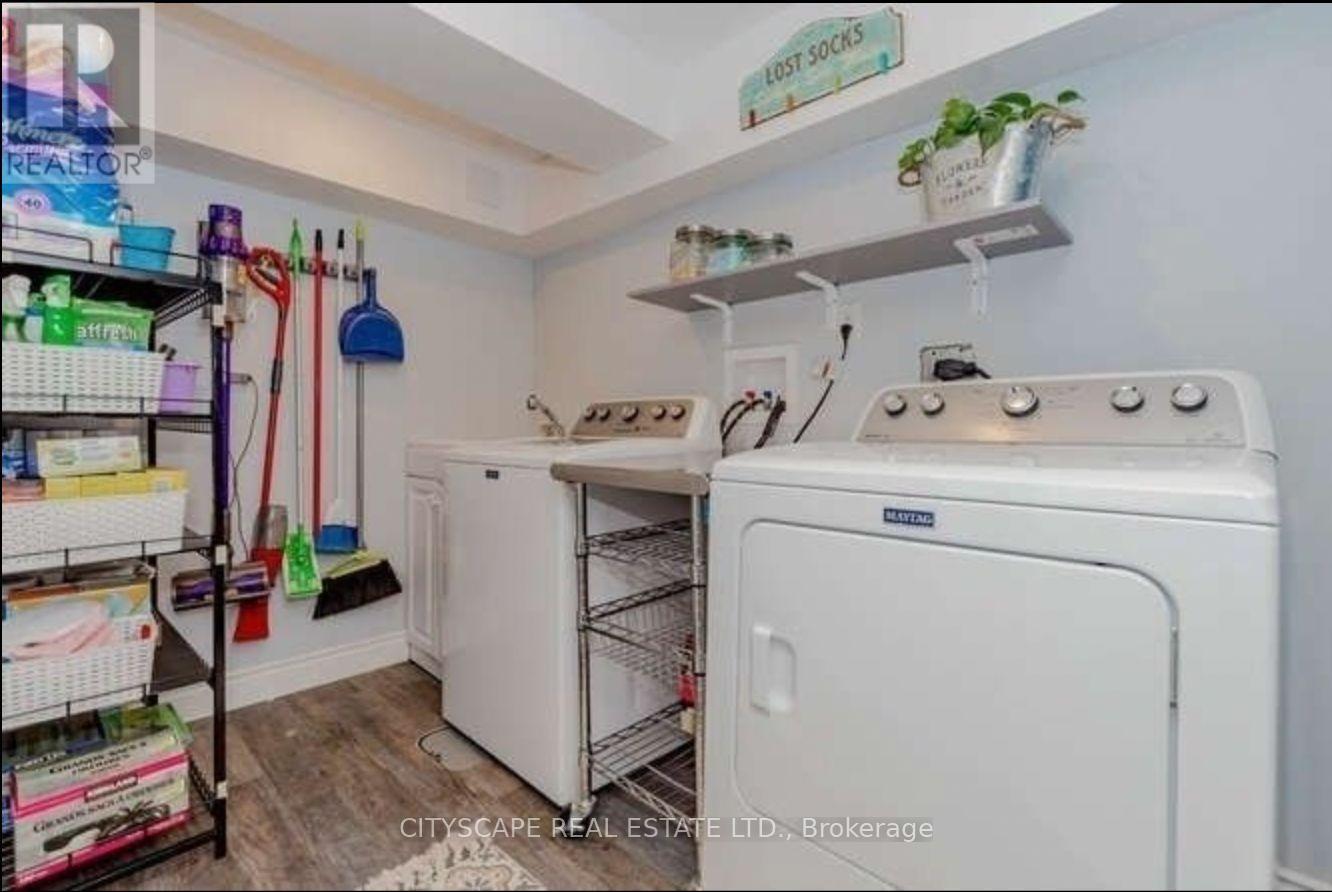 152 Kenwood Avenue, Burlington, Ontario  L7L 4L7 - Photo 33 - W12428899