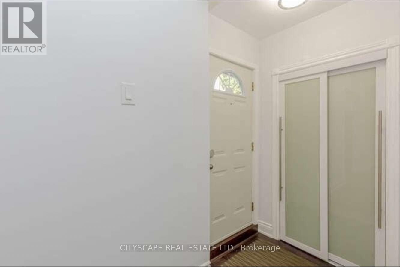 152 Kenwood Avenue, Burlington, Ontario  L7L 4L7 - Photo 7 - W12428899