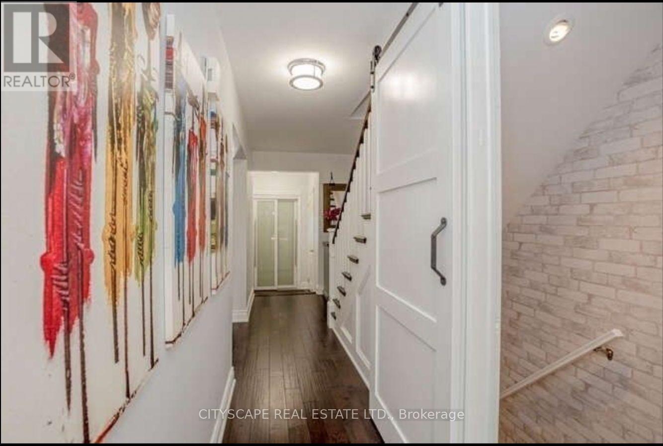 152 Kenwood Avenue, Burlington, Ontario  L7L 4L7 - Photo 8 - W12428899