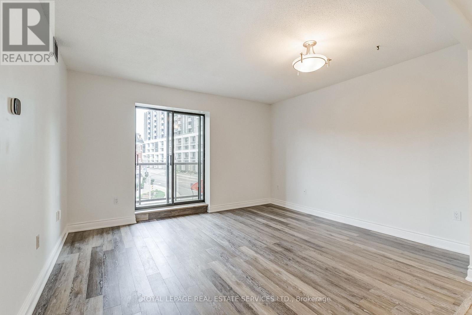 308 - 102 Bronte Road, Oakville, Ontario  L6L 6J5 - Photo 12 - W12428924