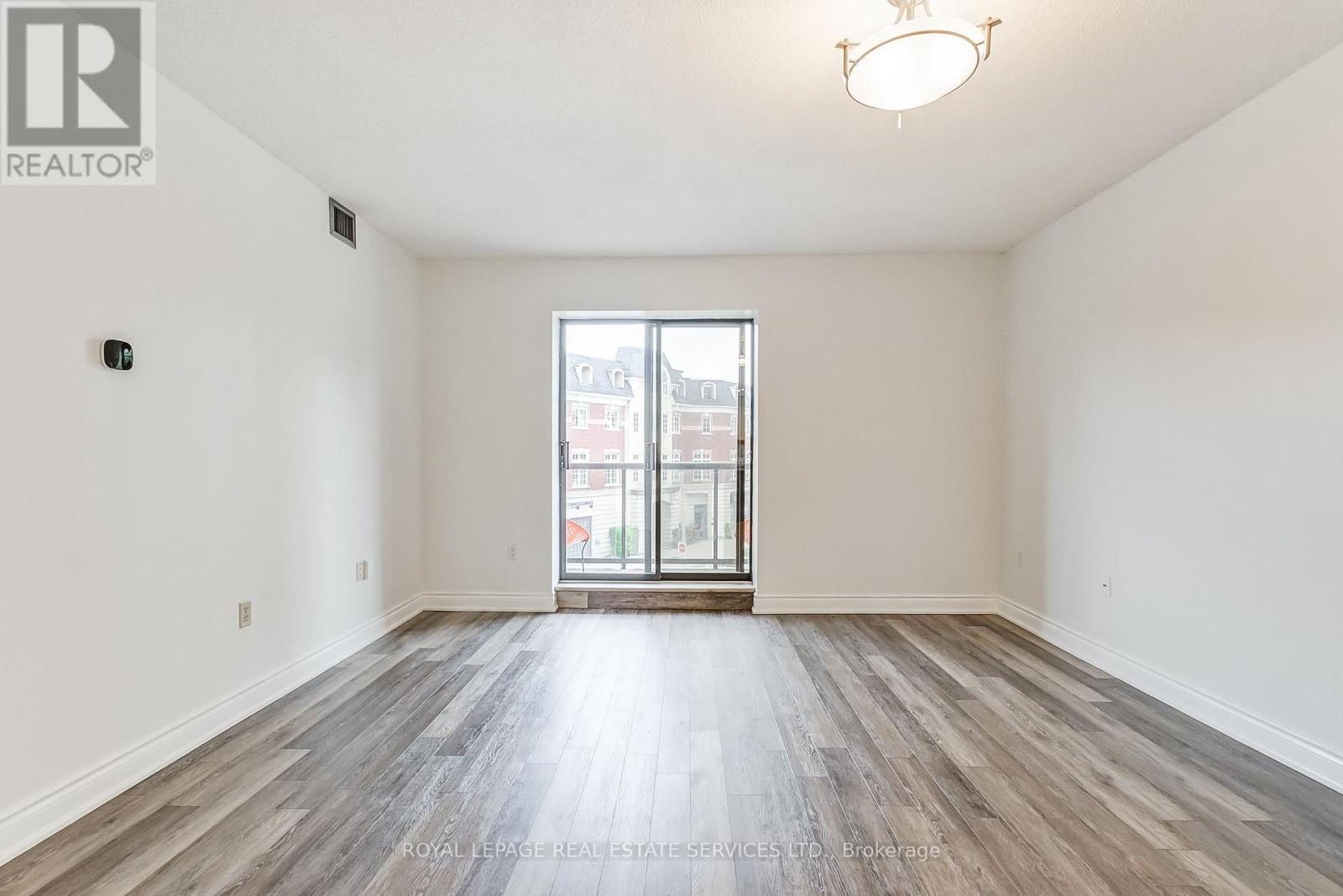 308 - 102 Bronte Road, Oakville, Ontario  L6L 6J5 - Photo 13 - W12428924
