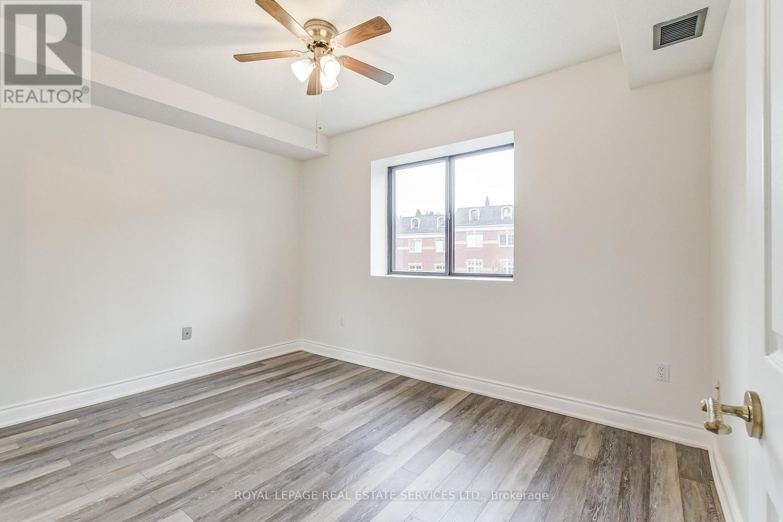308 - 102 Bronte Road, Oakville, Ontario  L6L 6J5 - Photo 16 - W12428924