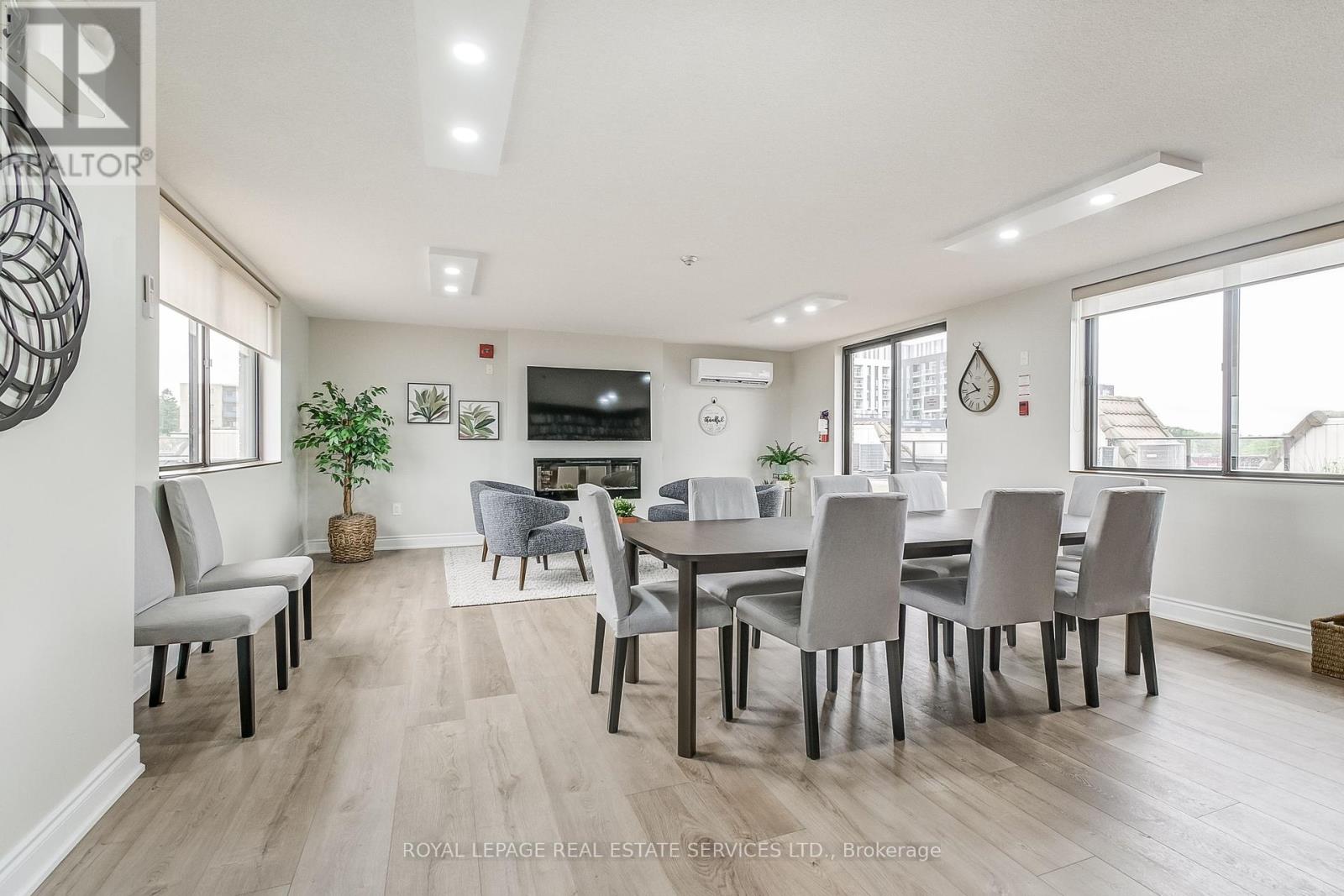 308 - 102 Bronte Road, Oakville, Ontario  L6L 6J5 - Photo 25 - W12428924