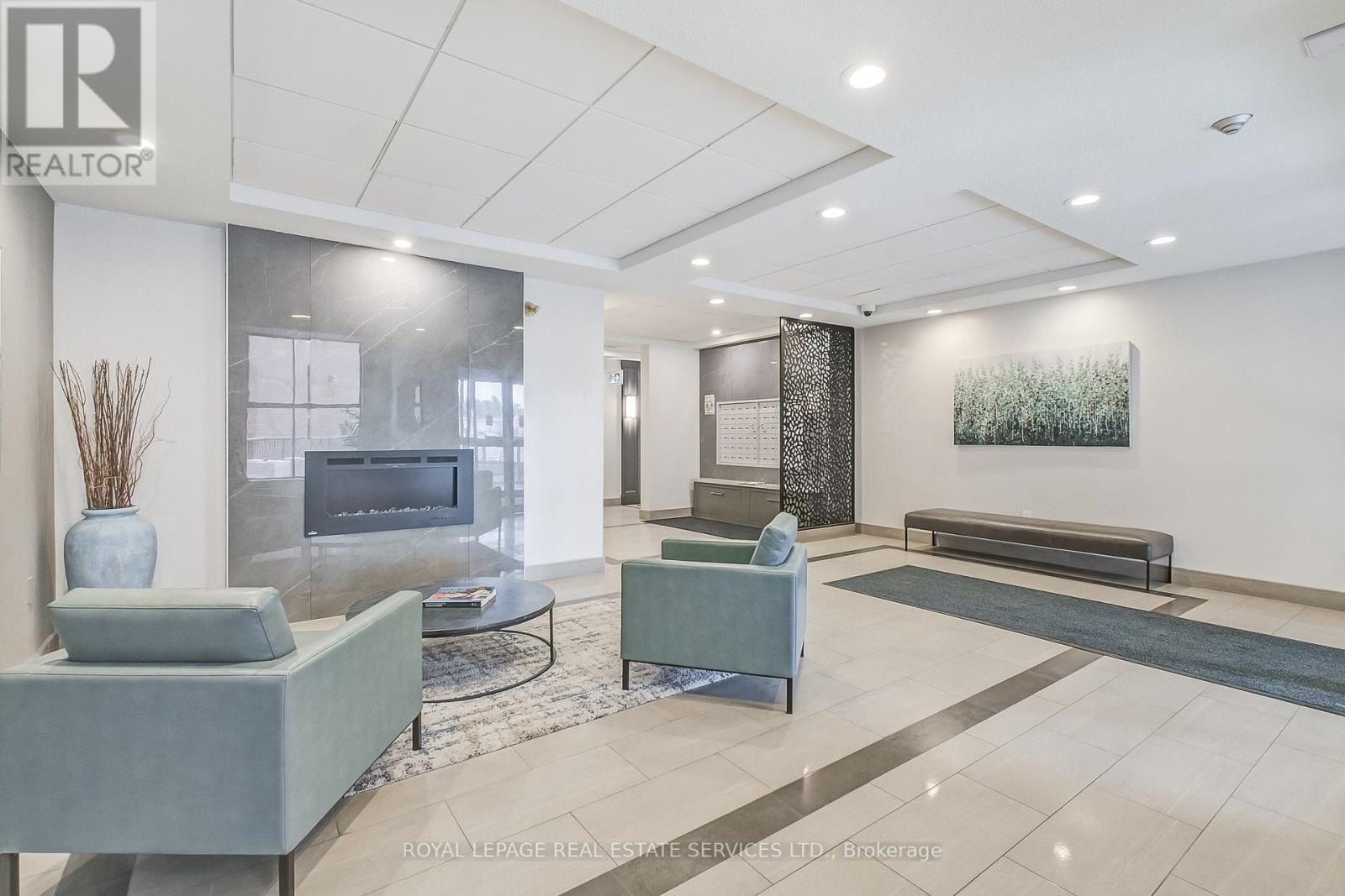 308 - 102 Bronte Road, Oakville, Ontario  L6L 6J5 - Photo 5 - W12428924