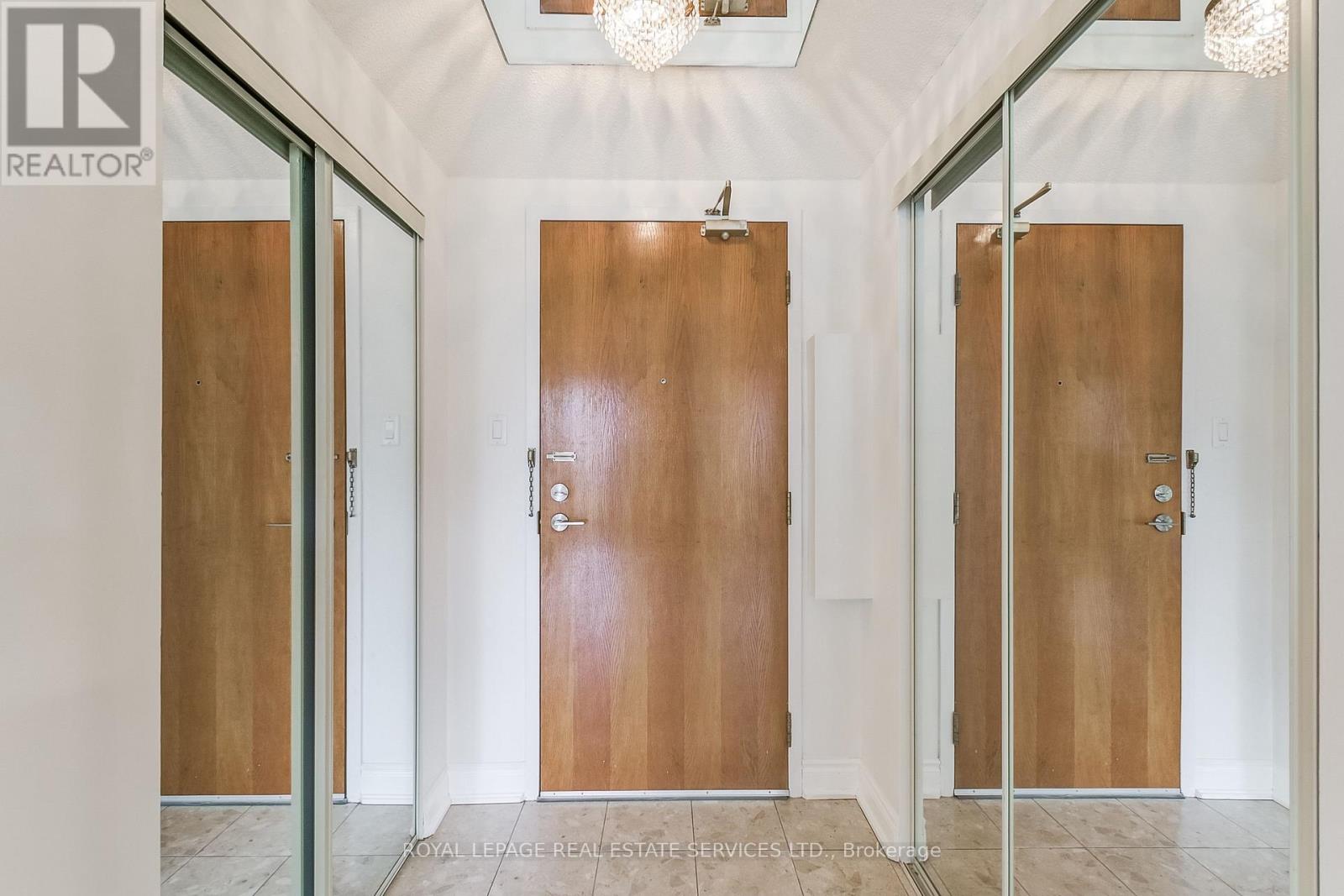 308 - 102 Bronte Road, Oakville, Ontario  L6L 6J5 - Photo 6 - W12428924