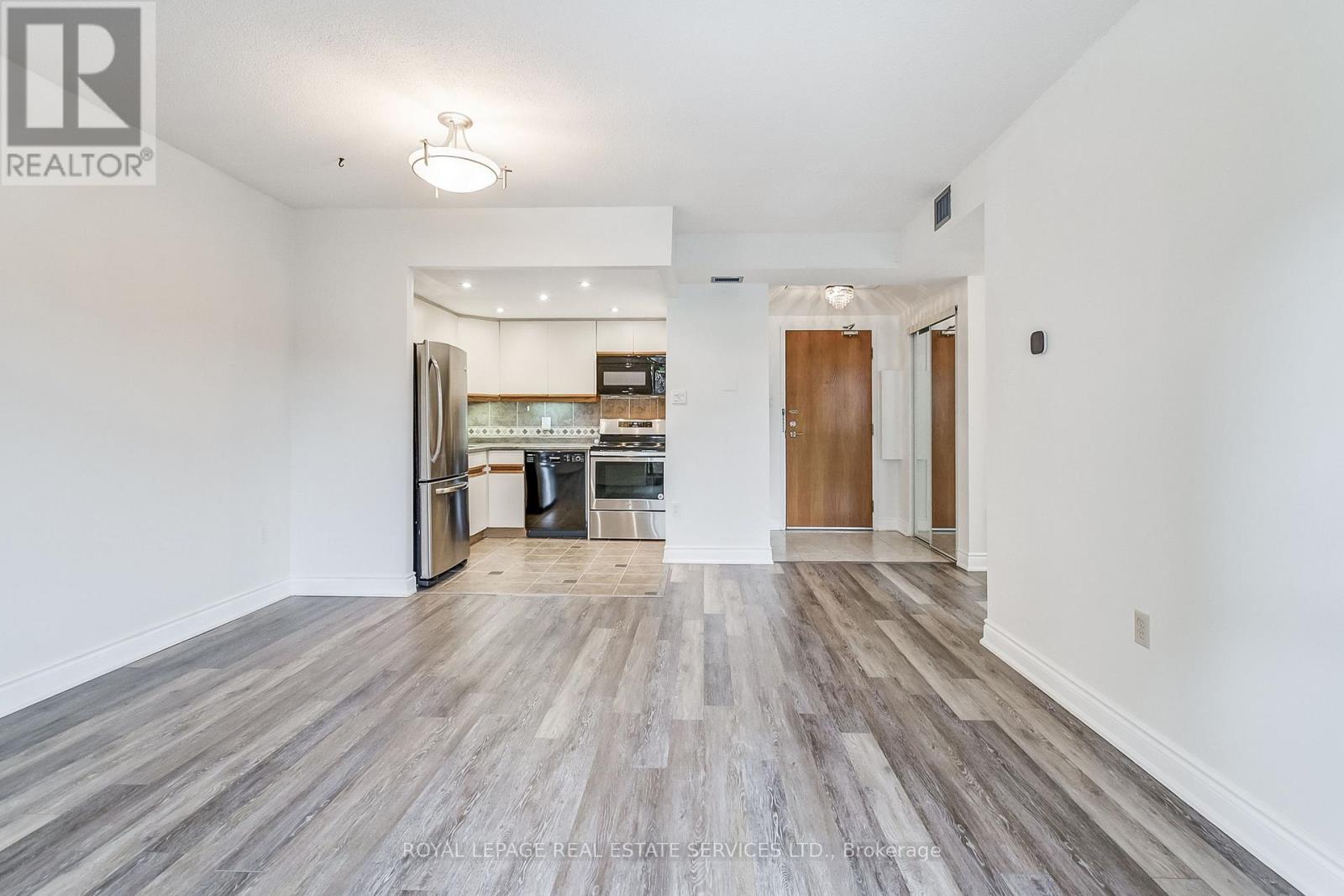 308 - 102 Bronte Road, Oakville, Ontario  L6L 6J5 - Photo 8 - W12428924