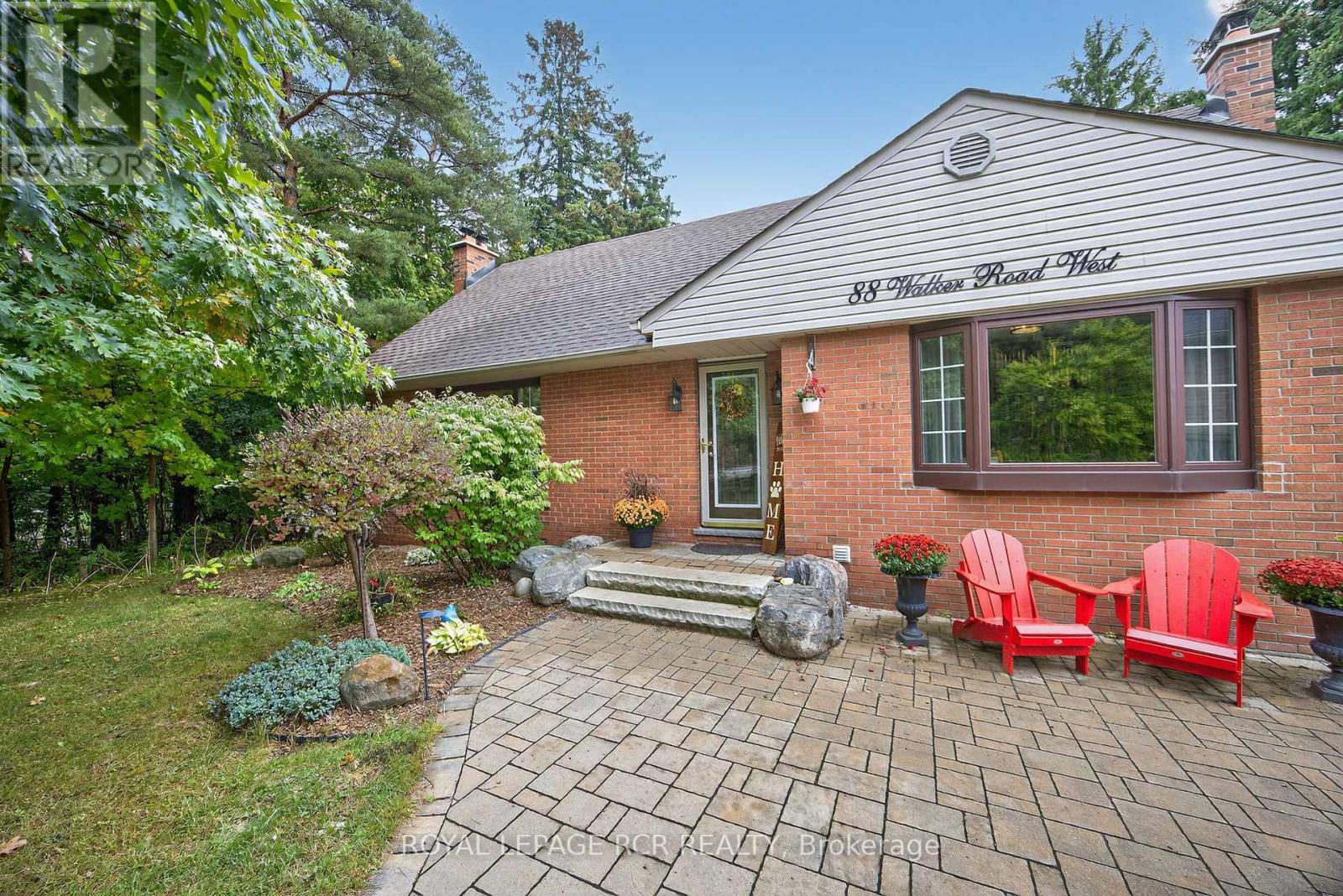88 Walker Road W, Caledon, Ontario  L7C 0G8 - Photo 3 - W12428933
