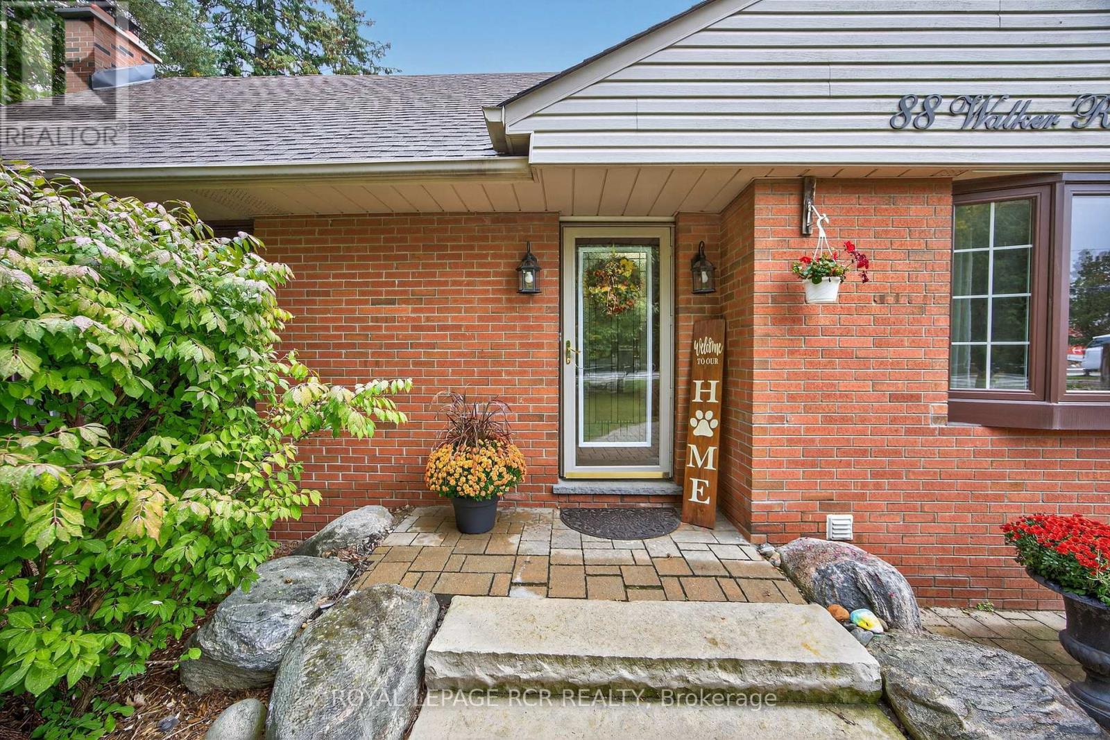 88 Walker Road W, Caledon, Ontario  L7C 0G8 - Photo 4 - W12428933