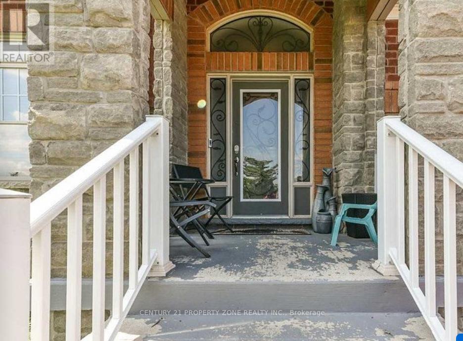 12 Fort Williams Drive, Brampton, Ontario  L6X 0W5 - Photo 2 - W12428956