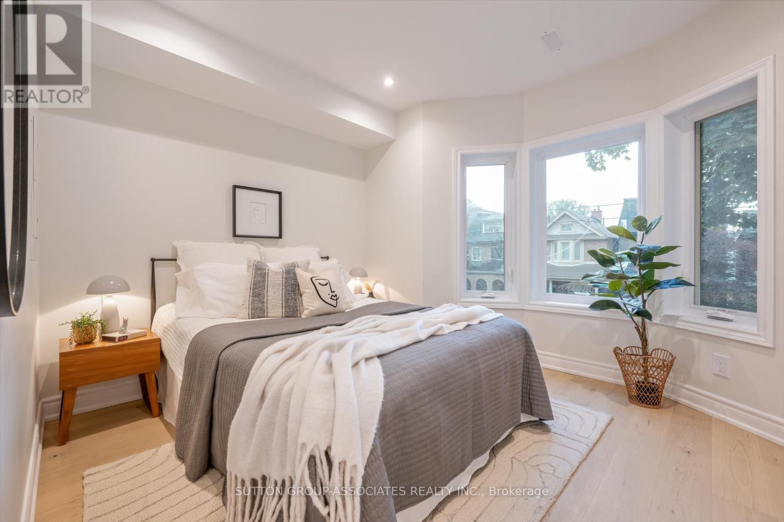 - Upper - 794 Shaw Street, Toronto, Ontario  M6G 3M1 - Photo 11 - W12428974
