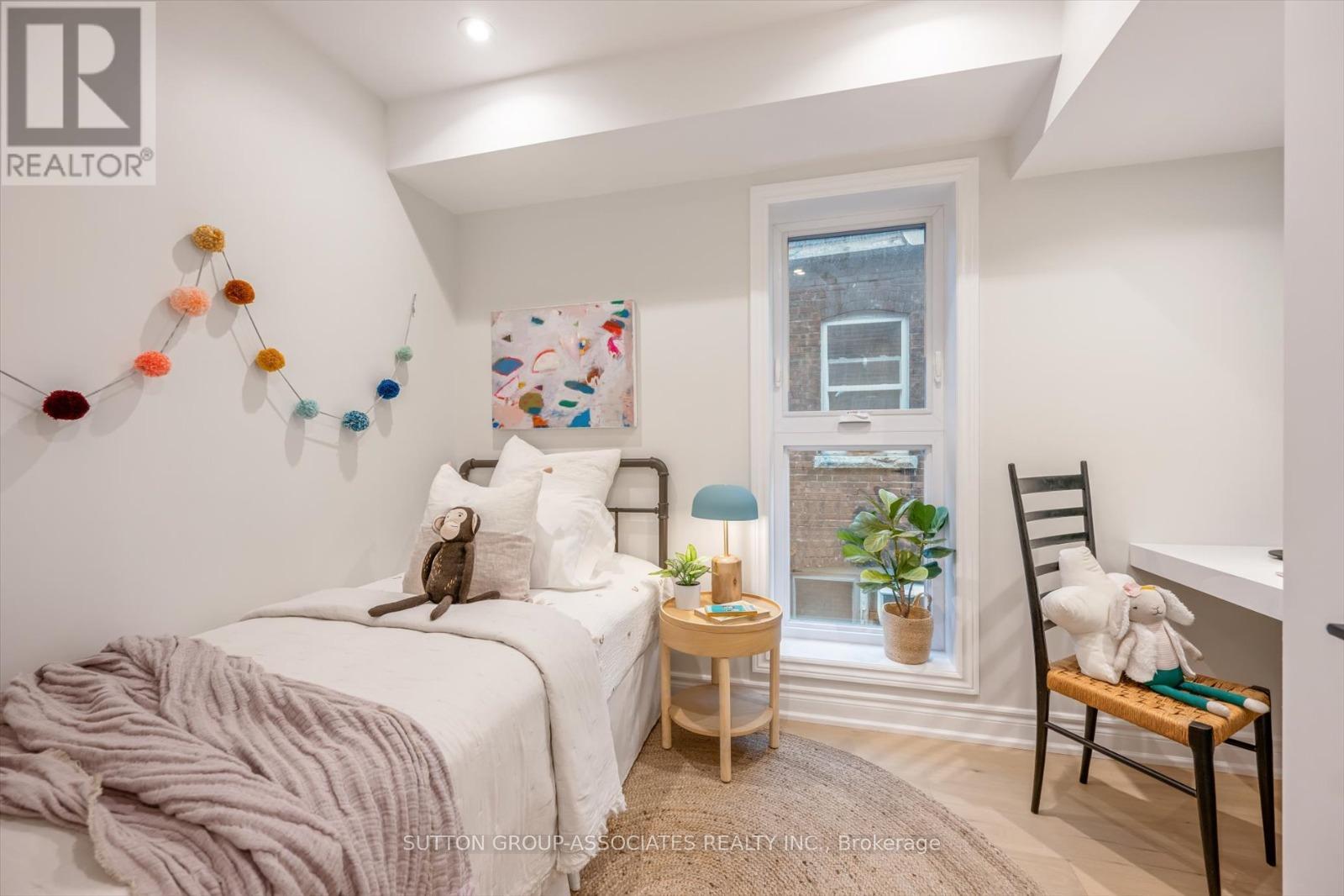 - Upper - 794 Shaw Street, Toronto, Ontario  M6G 3M1 - Photo 13 - W12428974