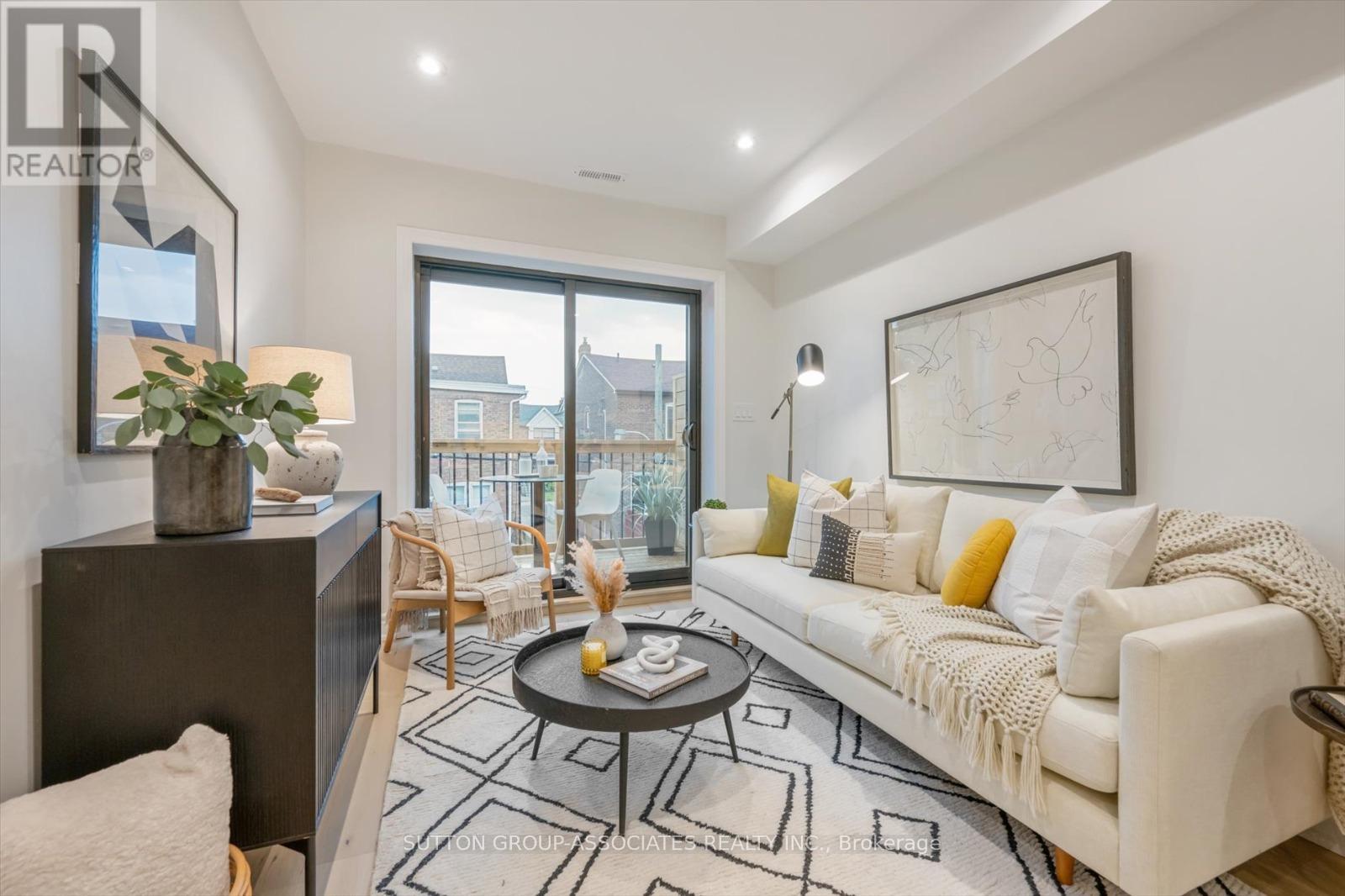- Upper - 794 Shaw Street, Toronto, Ontario  M6G 3M1 - Photo 4 - W12428974