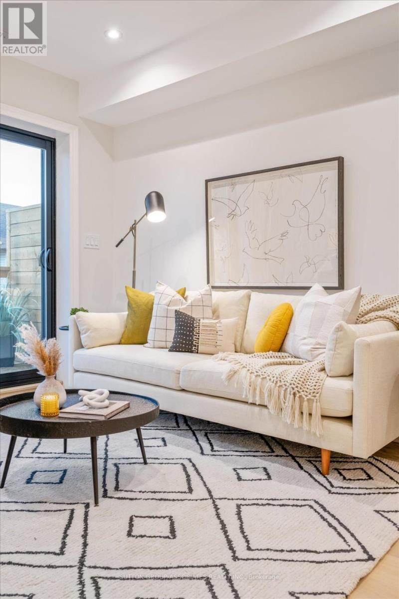 - Upper - 794 Shaw Street, Toronto, Ontario  M6G 3M1 - Photo 5 - W12428974