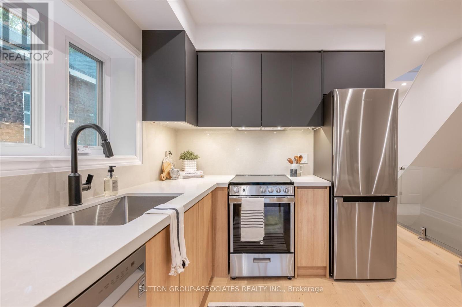 - Upper - 794 Shaw Street, Toronto, Ontario  M6G 3M1 - Photo 9 - W12428974