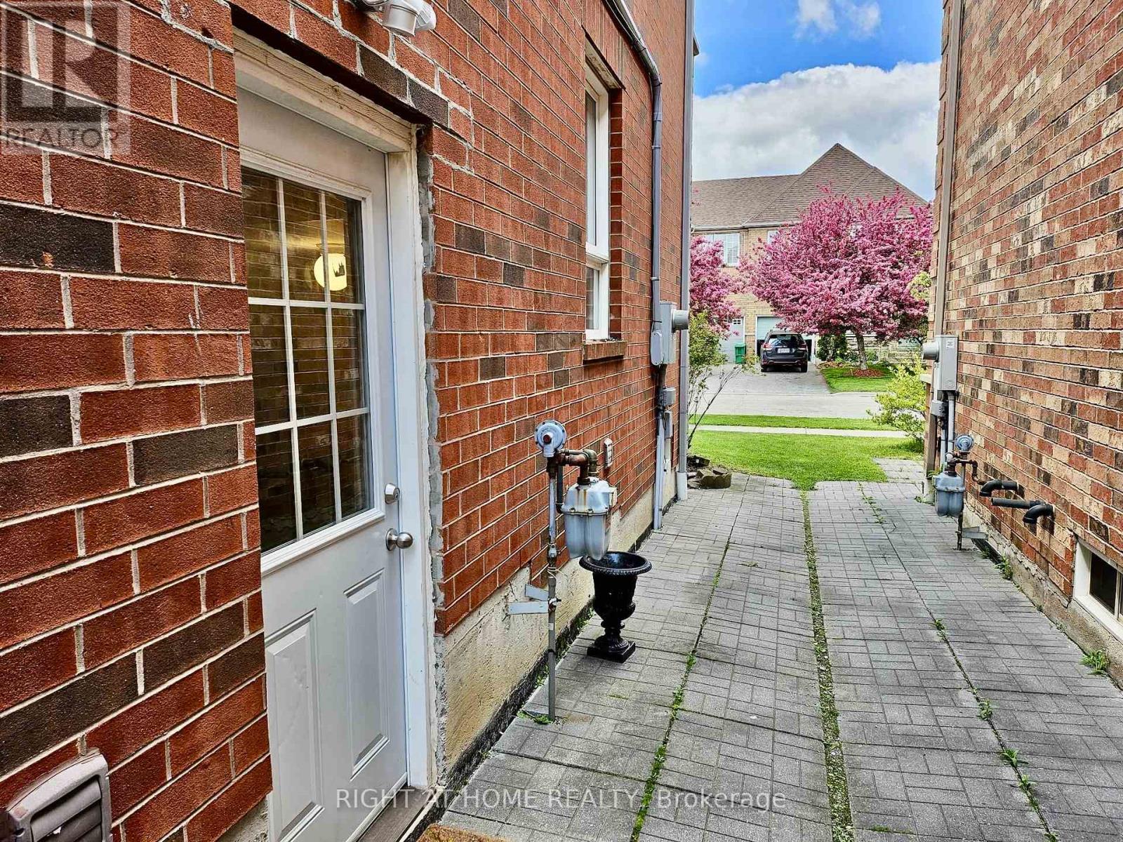 3366 Covent Crescent, Mississauga, Ontario  L5M 7K6 - Photo 2 - W12428977