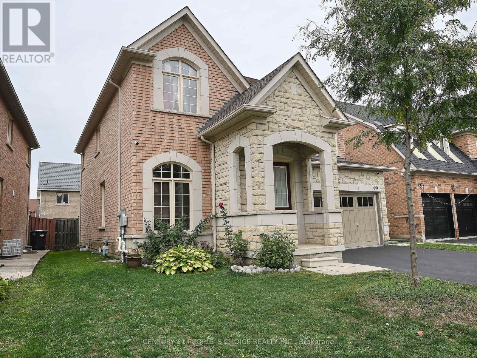 23 Lanebrook Drive, Brampton, Ontario  L6P 2E3 - Photo 2 - W12428988