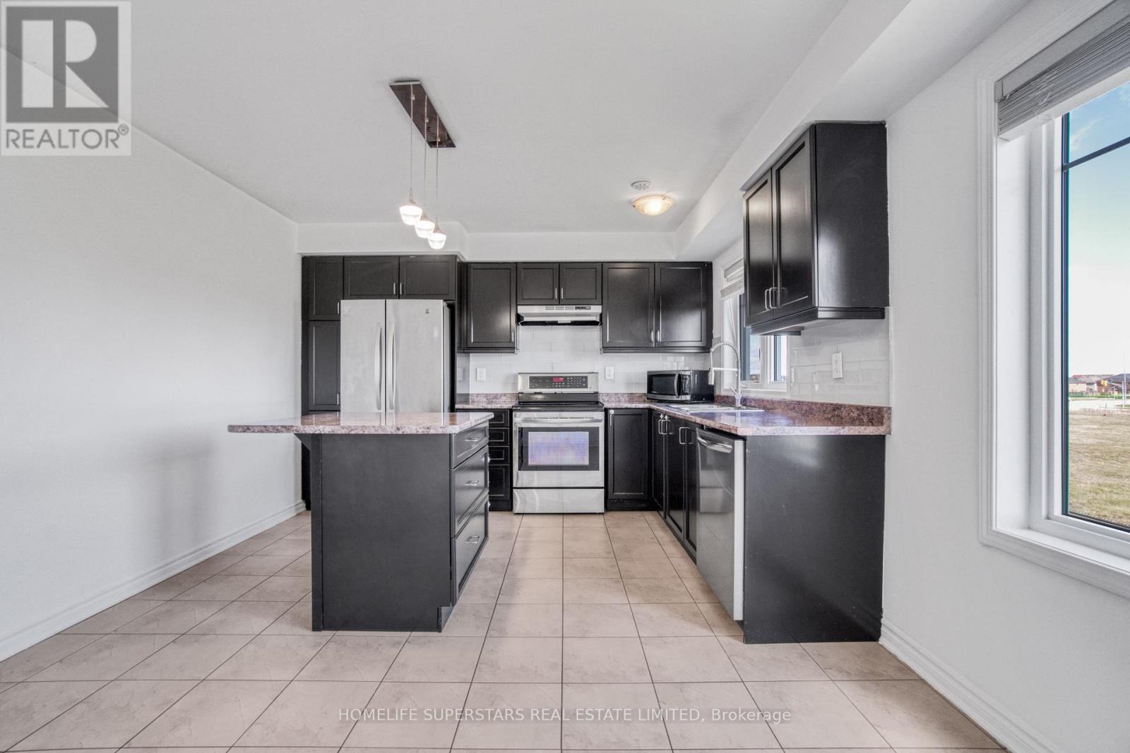 72 Bannister Crescent, Brampton, Ontario  L7A 0G2 - Photo 15 - W12429007