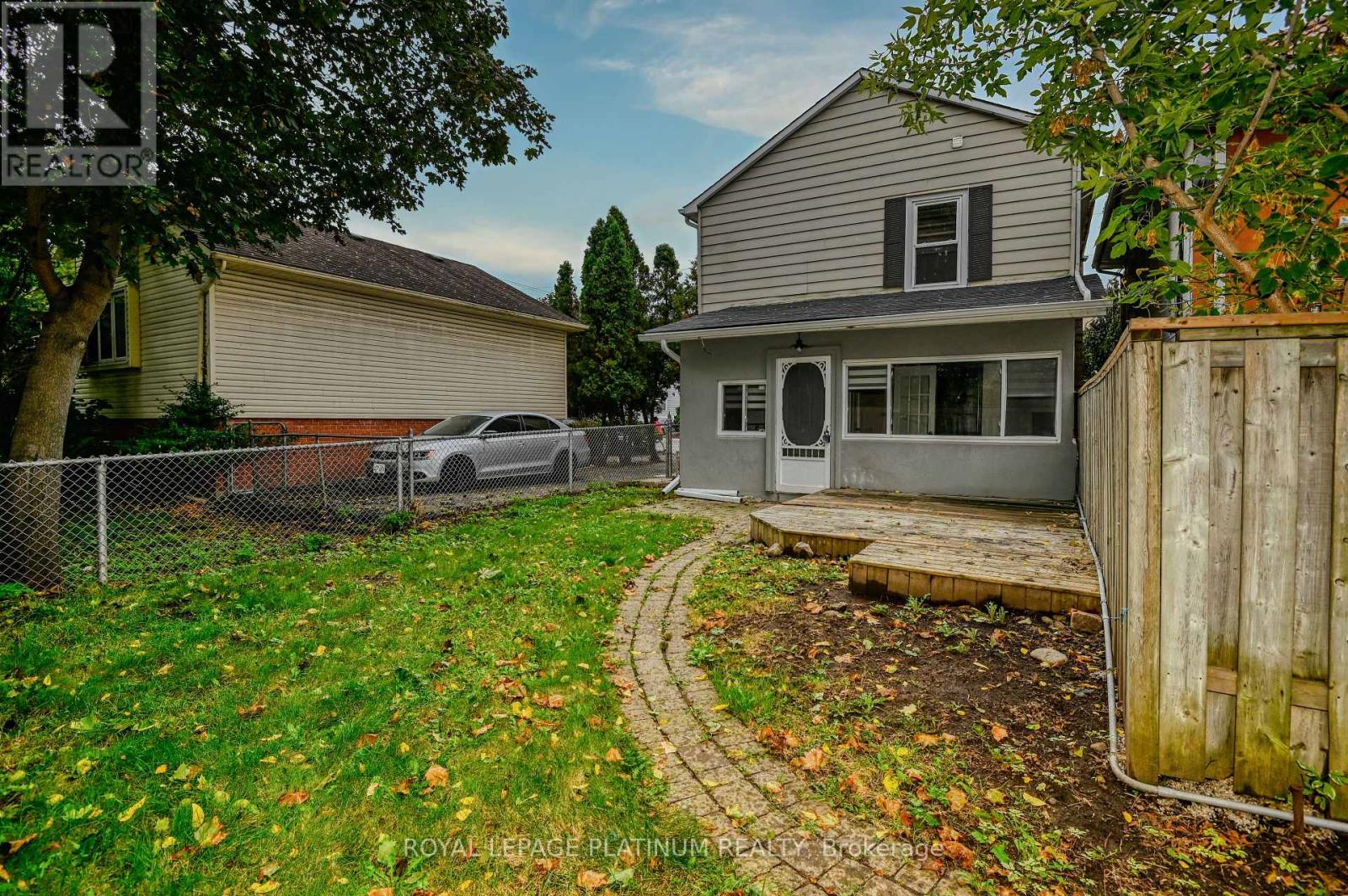 4 Adamson Street S, Halton Hills, Ontario  L0P 0A2 - Photo 2 - W12429015