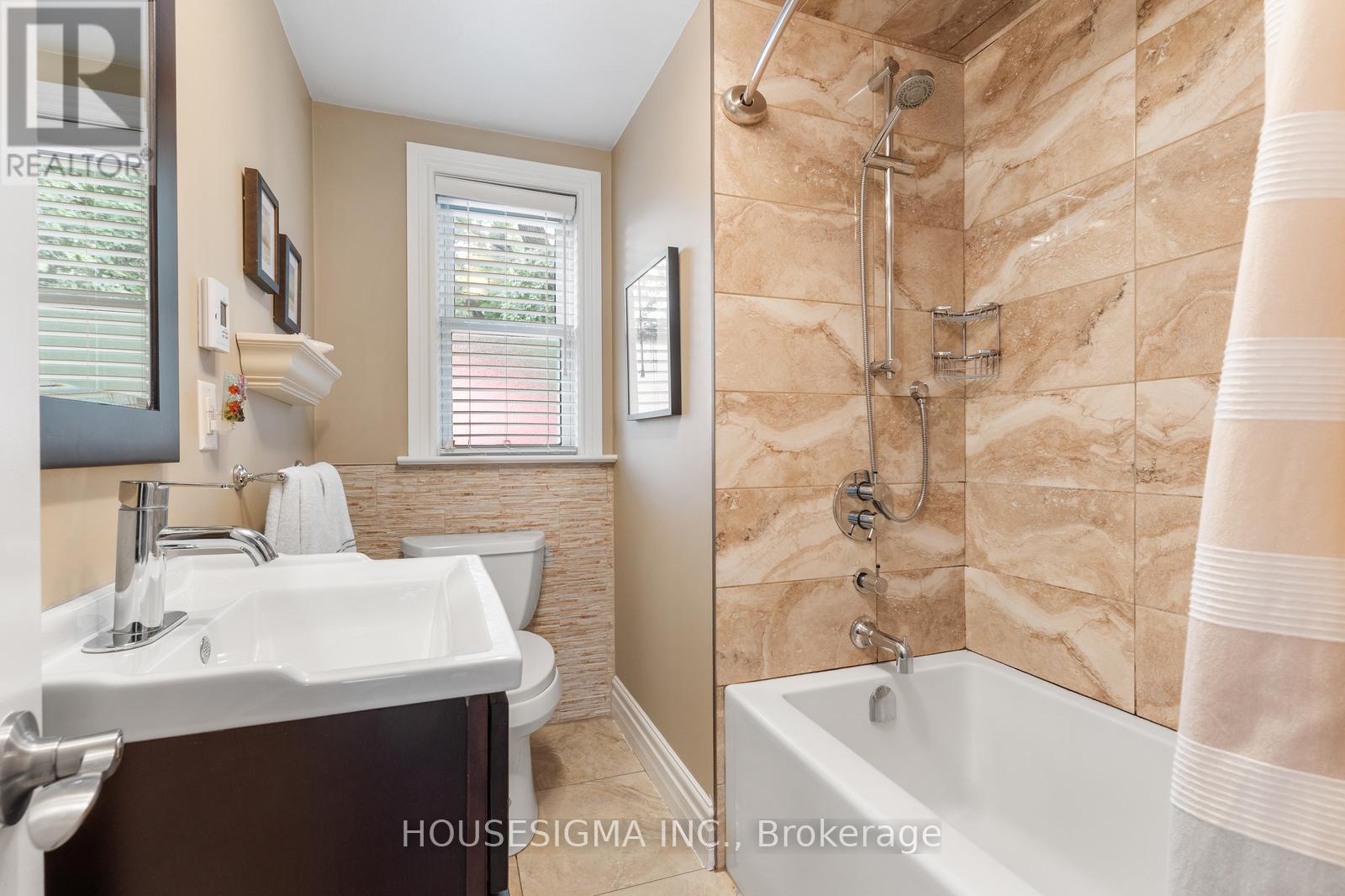 129 Edgecroft Road, Toronto (Stonegate-Queensway), Ontario  M8Z 2C2 - Photo 15 - W12429022