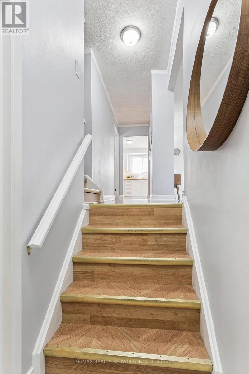 112 - 3175 Kirwin Avenue, Mississauga, Ontario  L5A 3M4 - Photo 3 - W12429027