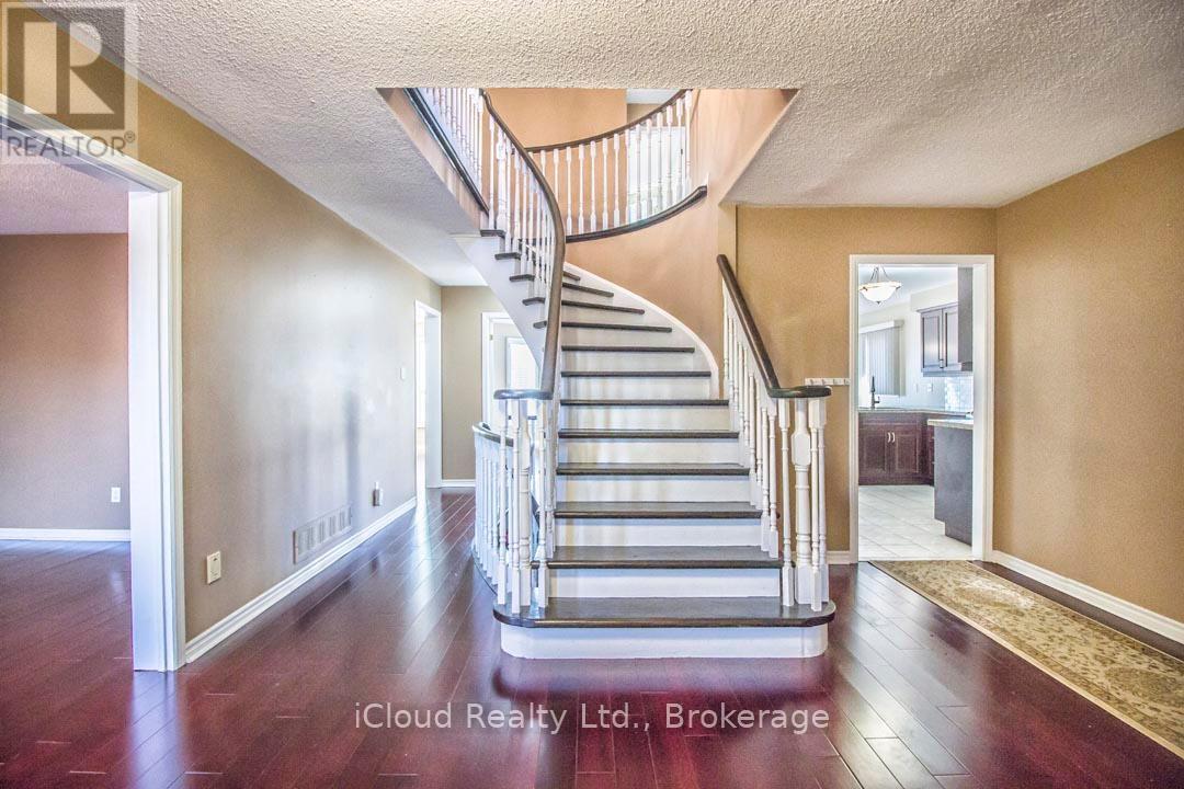 2667 Wynten Way, Oakville, Ontario  L6J 6Z2 - Photo 2 - W12429031
