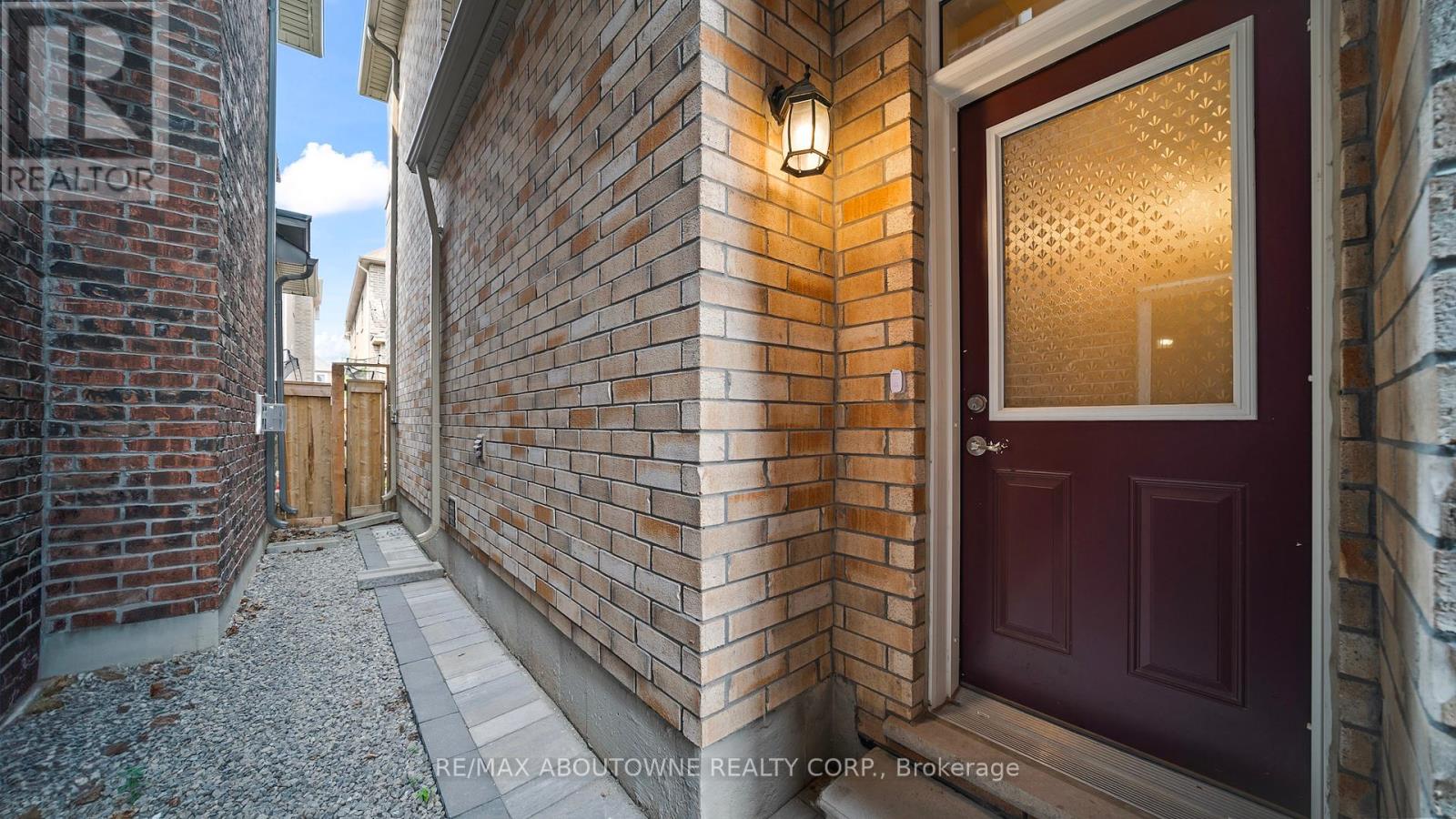 Lower - 341 Ironside Drive, Oakville, Ontario  L6M 1R2 - Photo 2 - W12429036