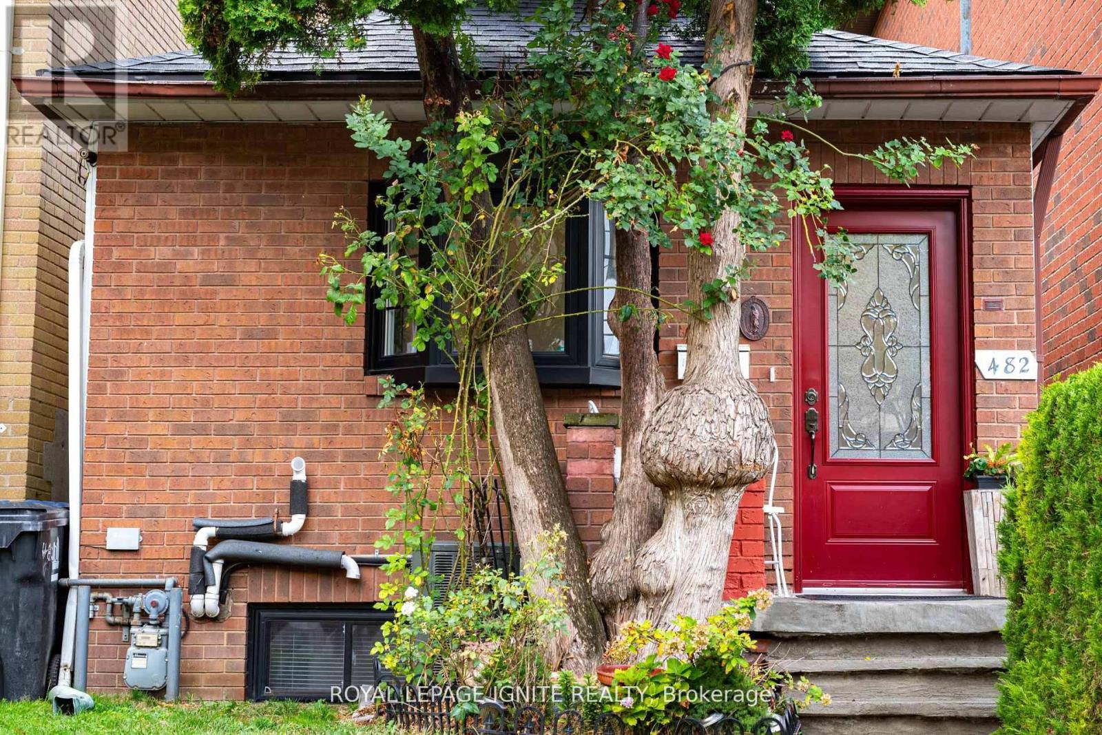 482 Mcroberts Avenue, Toronto, Ontario  M6E 4R4 - Photo 2 - W12429041