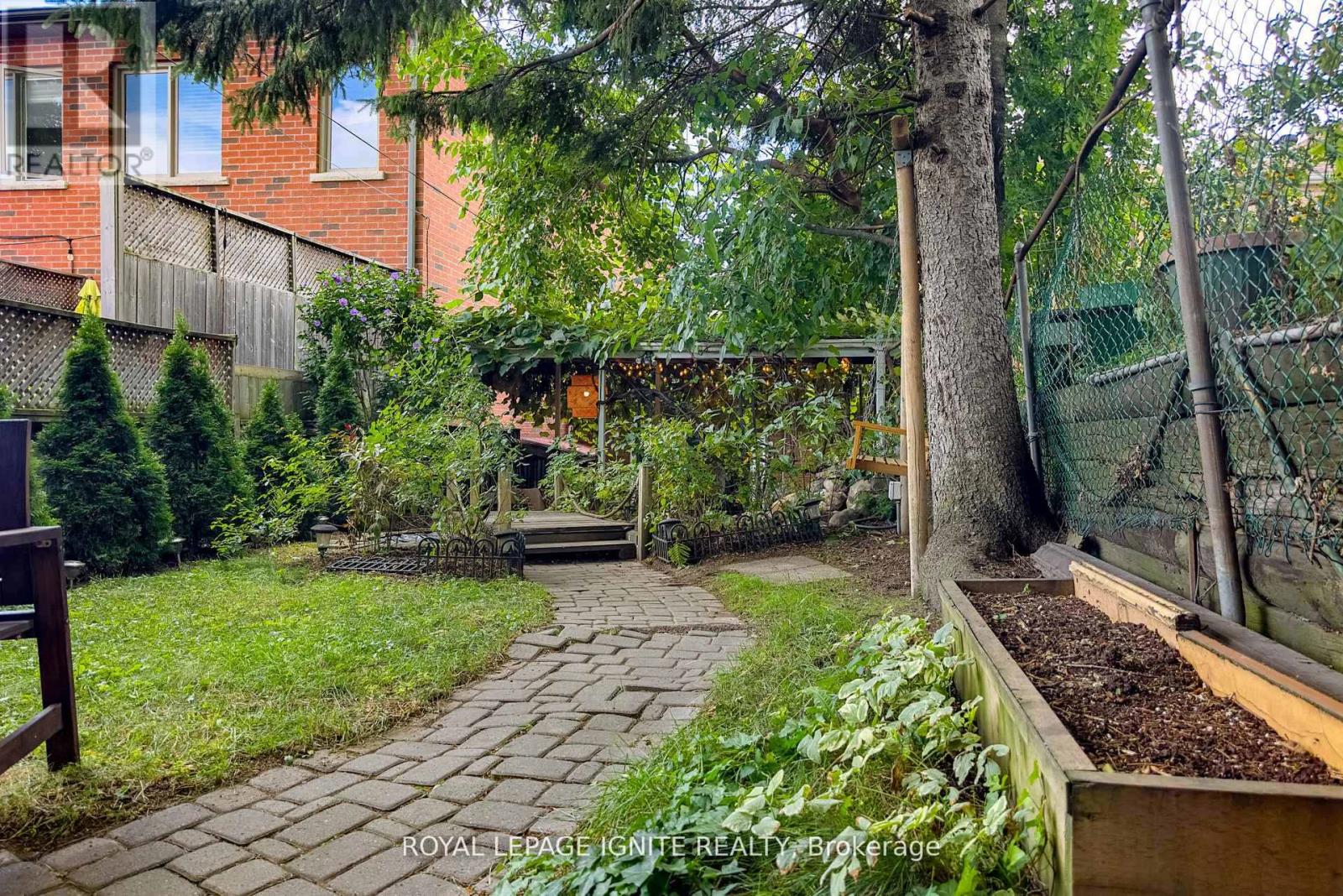 482 Mcroberts Avenue, Toronto, Ontario  M6E 4R4 - Photo 28 - W12429041