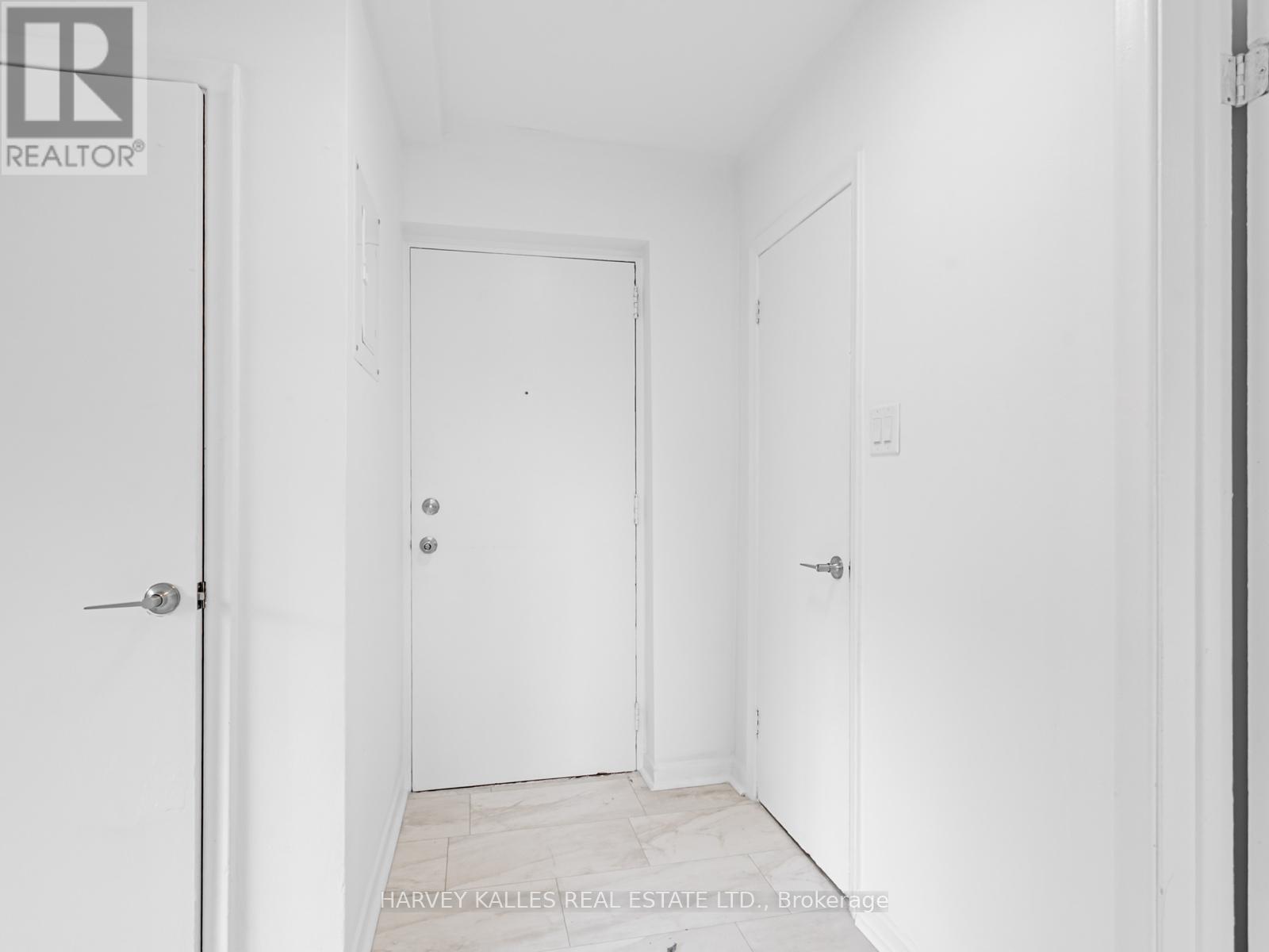 25 Windermere Avenue, Toronto, Ontario  M6S 3J3 - Photo 10 - W12429049