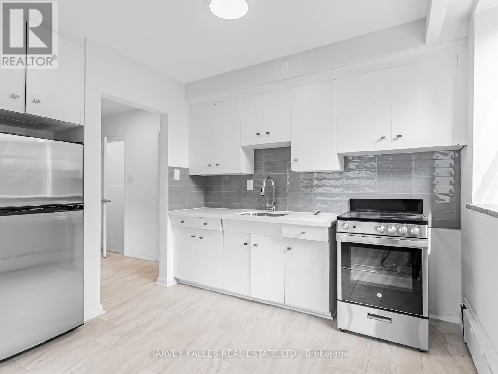 25 Windermere Avenue, Toronto, Ontario  M6S 3J3 - Photo 11 - W12429049