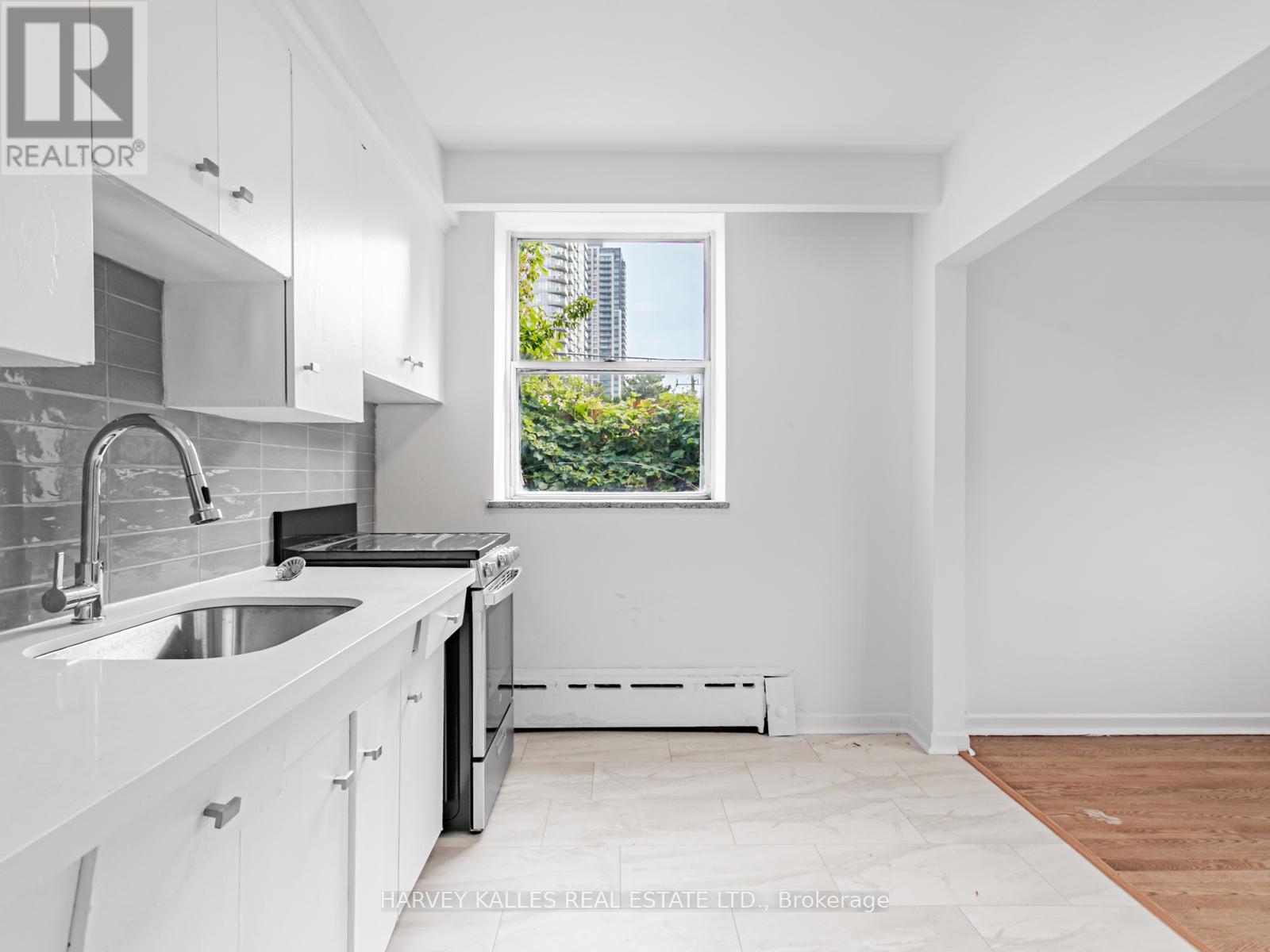 25 Windermere Avenue, Toronto, Ontario  M6S 3J3 - Photo 12 - W12429049