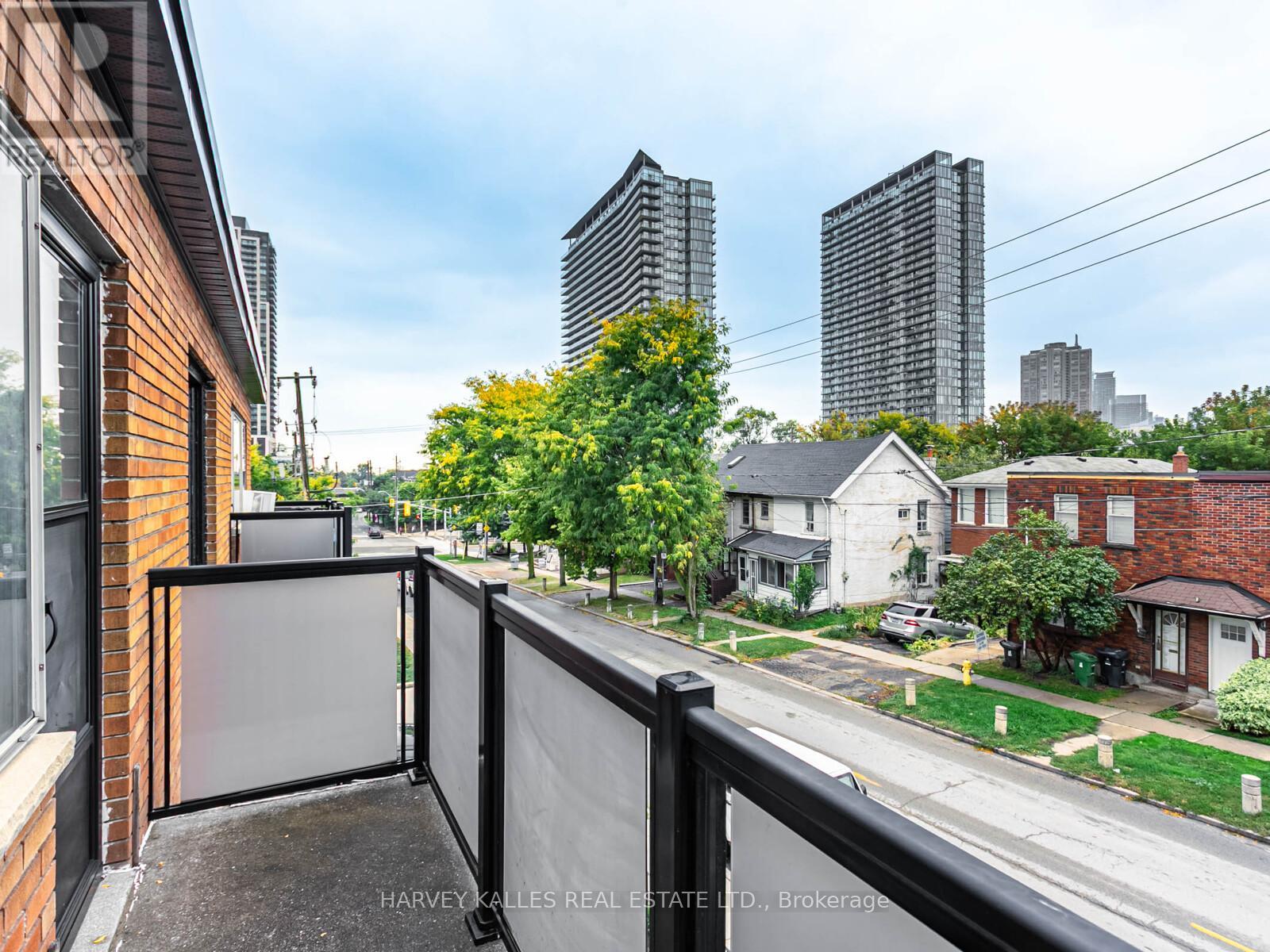 25 Windermere Avenue, Toronto, Ontario  M6S 3J3 - Photo 16 - W12429049