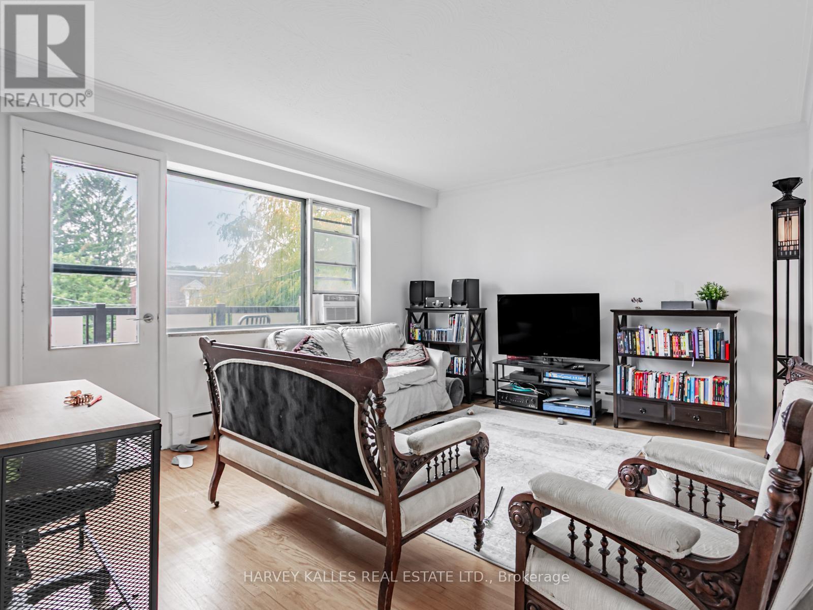 25 Windermere Avenue, Toronto, Ontario  M6S 3J3 - Photo 8 - W12429049