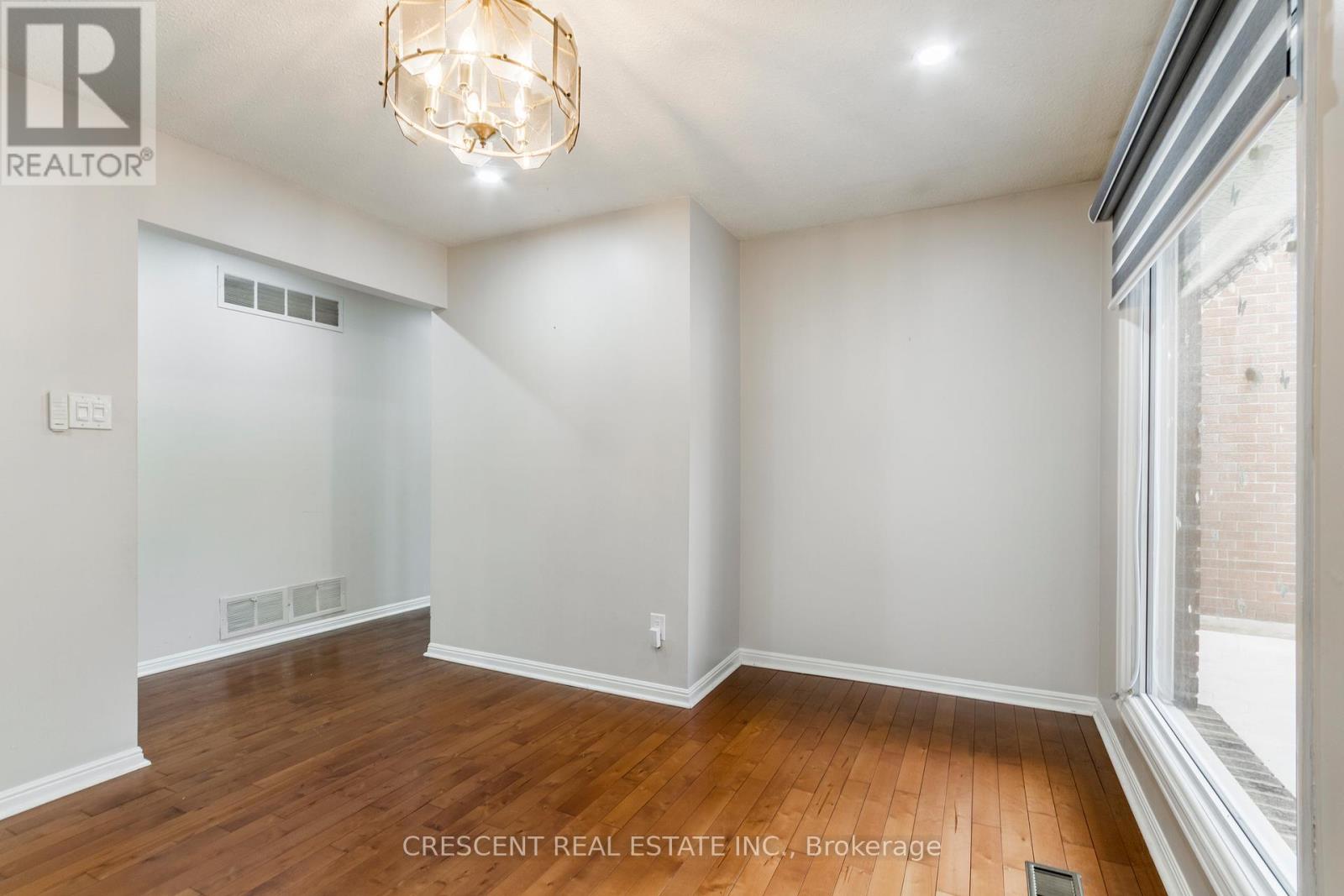 42 Boreham Circle, Brampton, Ontario  L6Z 1T4 - Photo 11 - W12429054