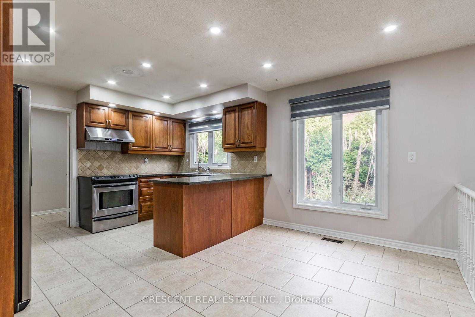 42 Boreham Circle, Brampton, Ontario  L6Z 1T4 - Photo 15 - W12429054